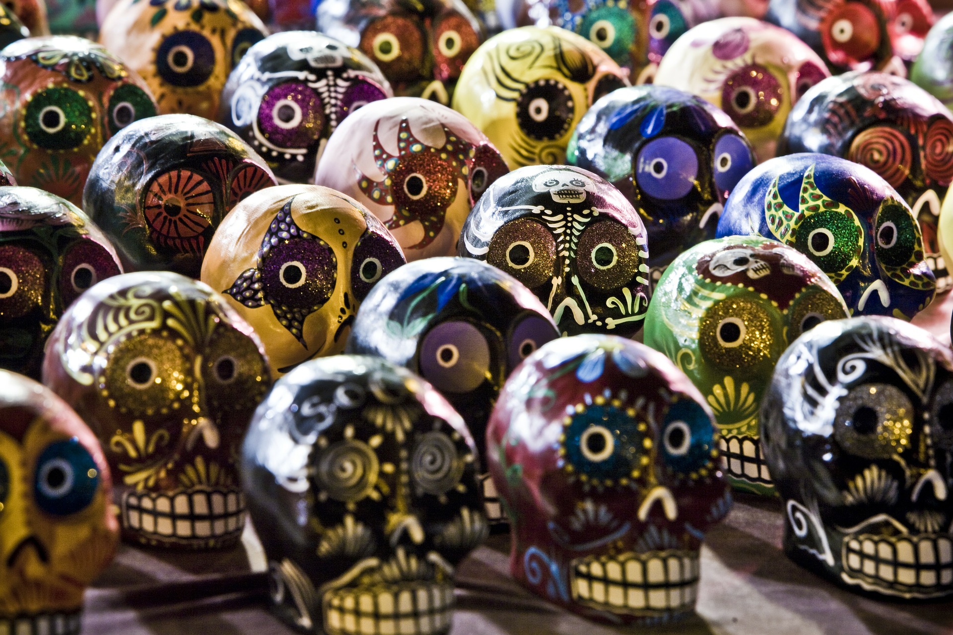 Figurki czaszek to symbol Dia de los Muertos // fot. pixabay.com