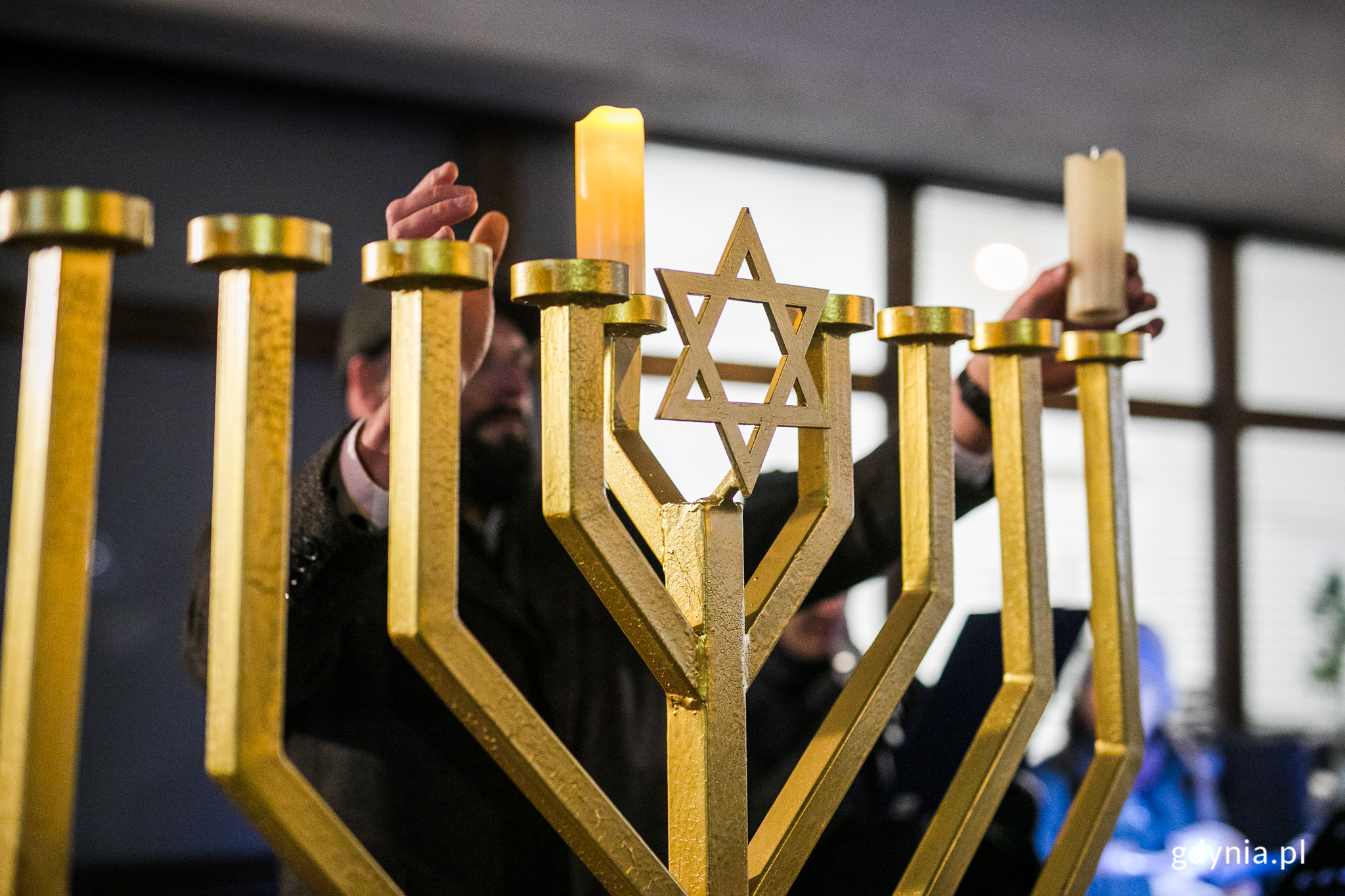 Świecznik chanukowy w Gdyni. Fot. Karol Stańczak