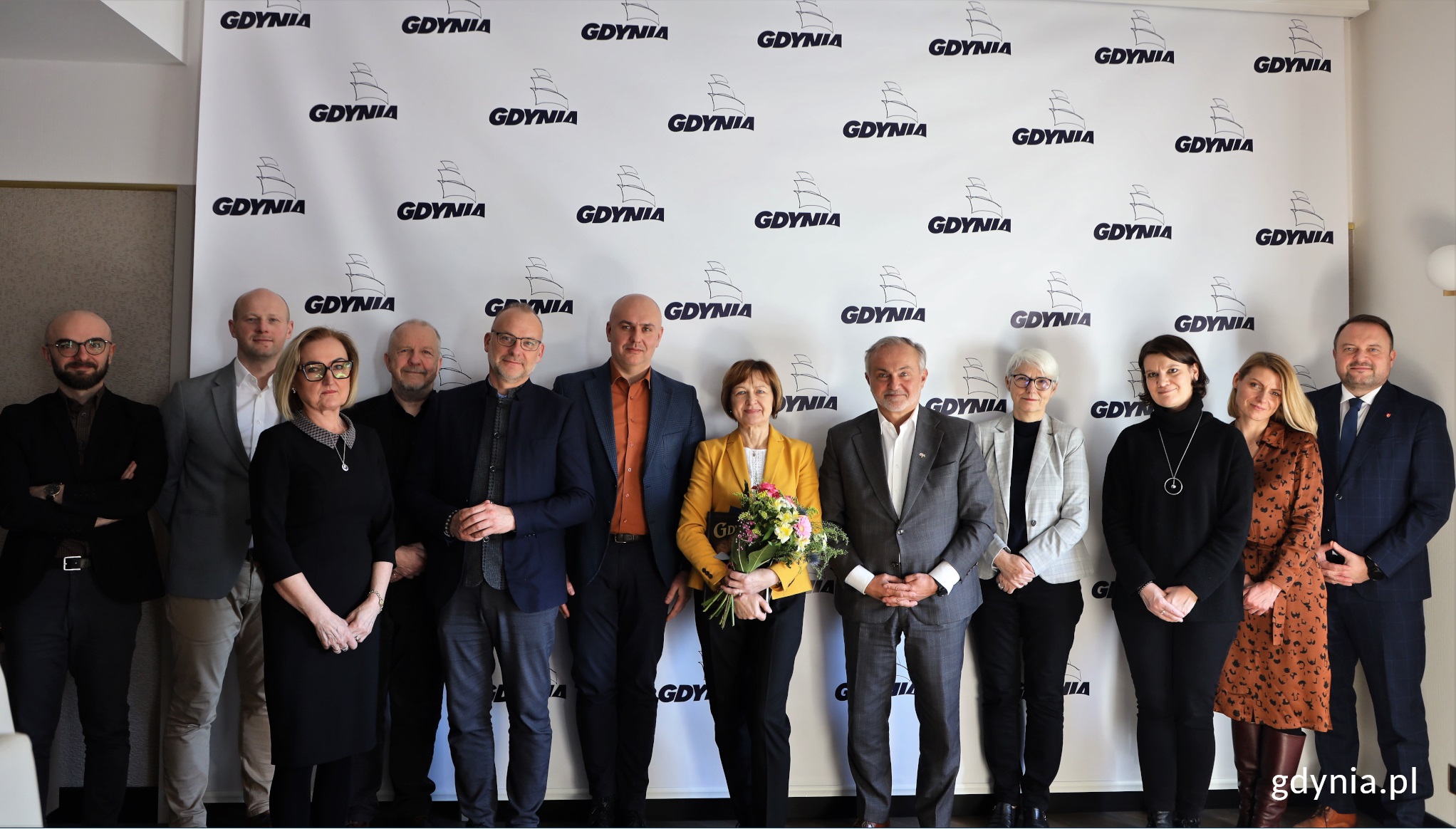 Danuta Pietrzak w towarzystwie prezydenta Wojciecha Szczurka i członk&oacute;w kolegium prezydenckiego / fot. D. Kowalski