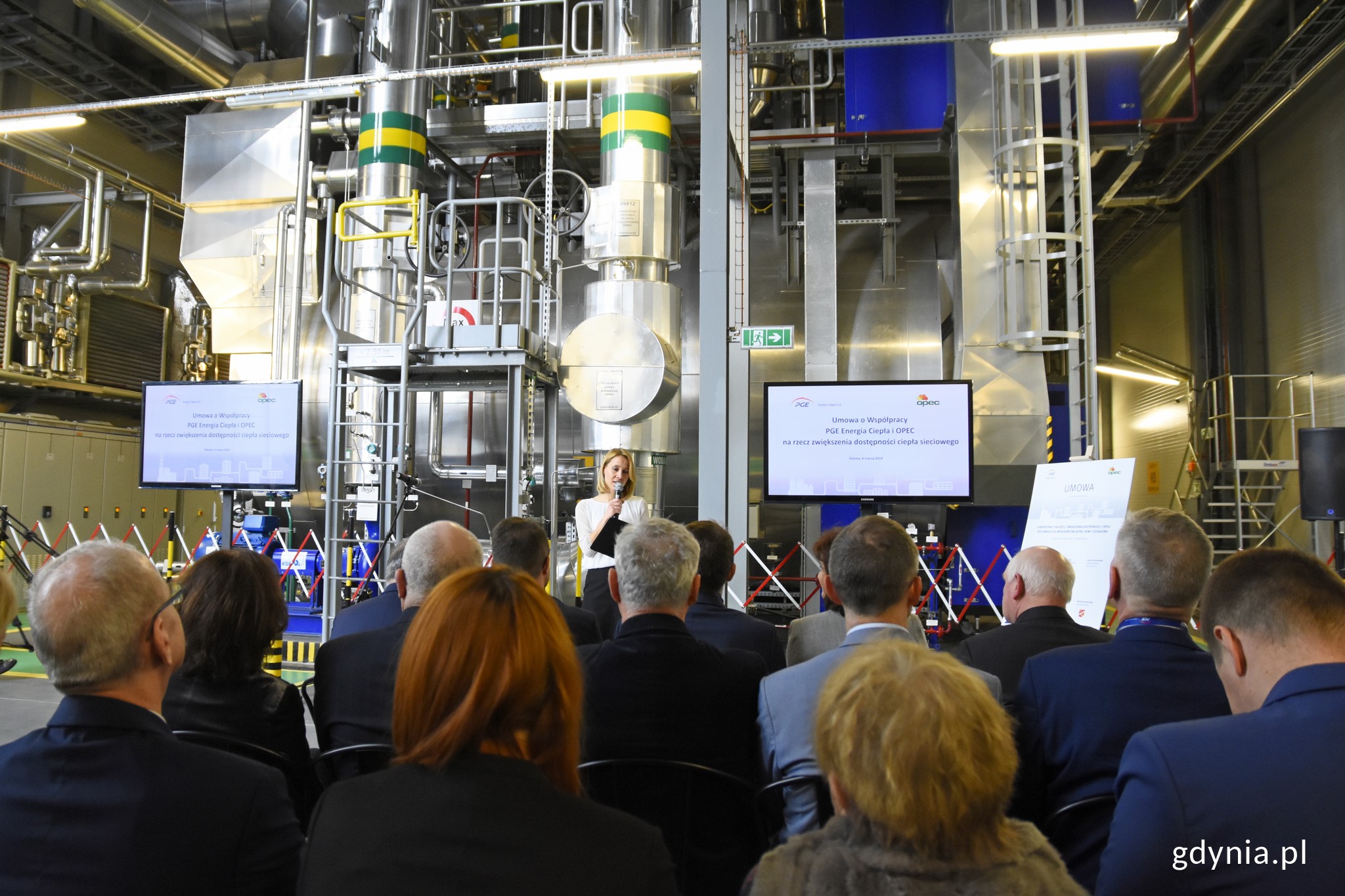  Podpisanie umowy o wsp&oacute;łpracy rynkowej między sp&oacute;łkami odbyło się na terenie elektrociepłowni w Gdyni, fot. Jan Ziarnicki