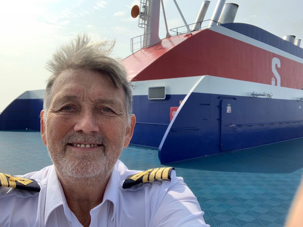 Na zdj. kapitan Andrew Parker // mat. prasowe