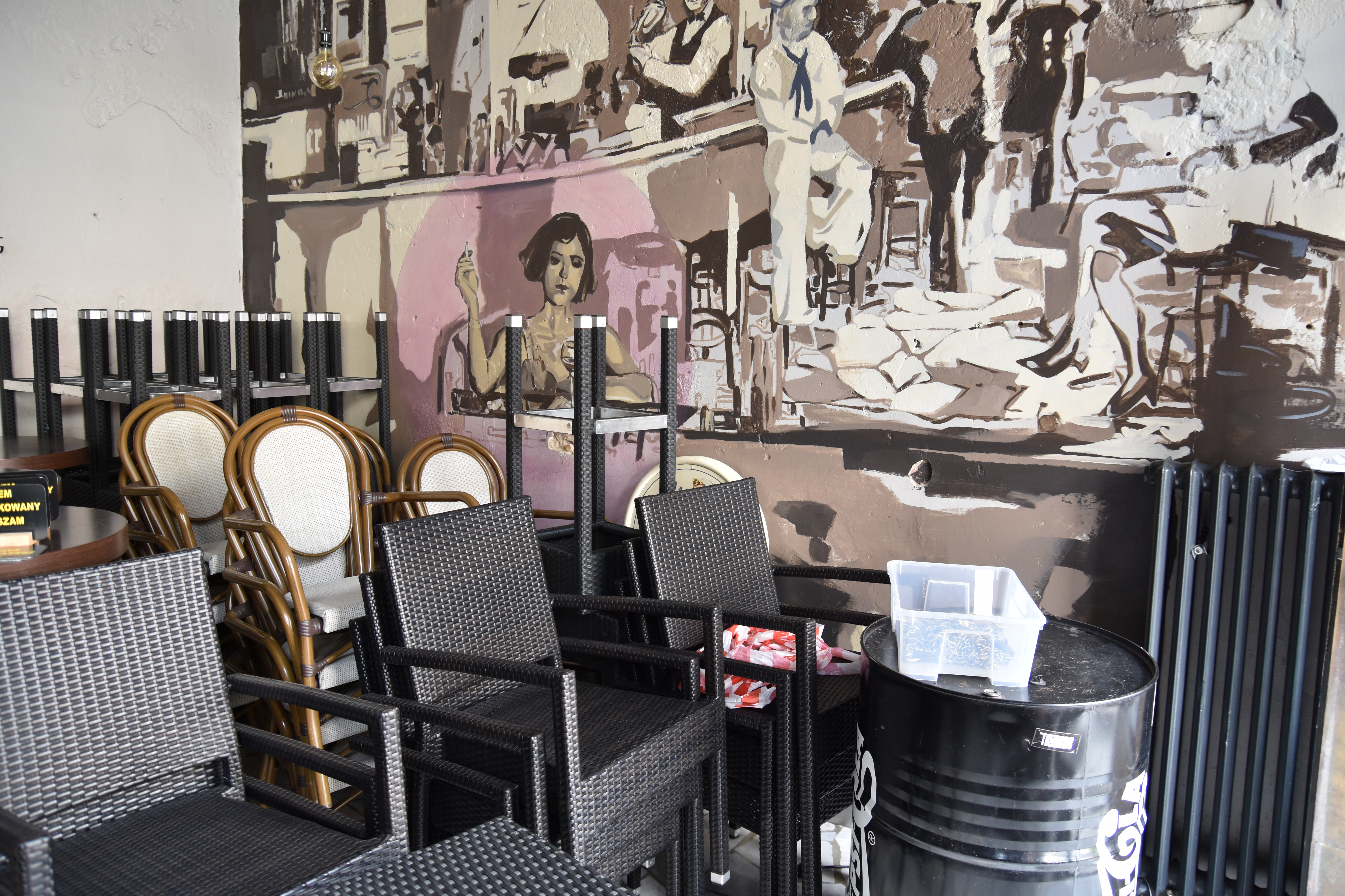 Przygotowania do otwarcia w lokalu Białe wino i owoce, fot. Magda Śliżewska 