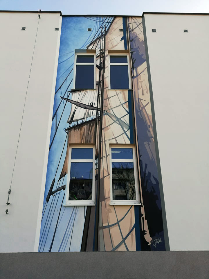  Inspiracją były żagle Daru Pomorza - m&oacute;wi Jacek Piątek, autor muralu, fot. materiały prasowe