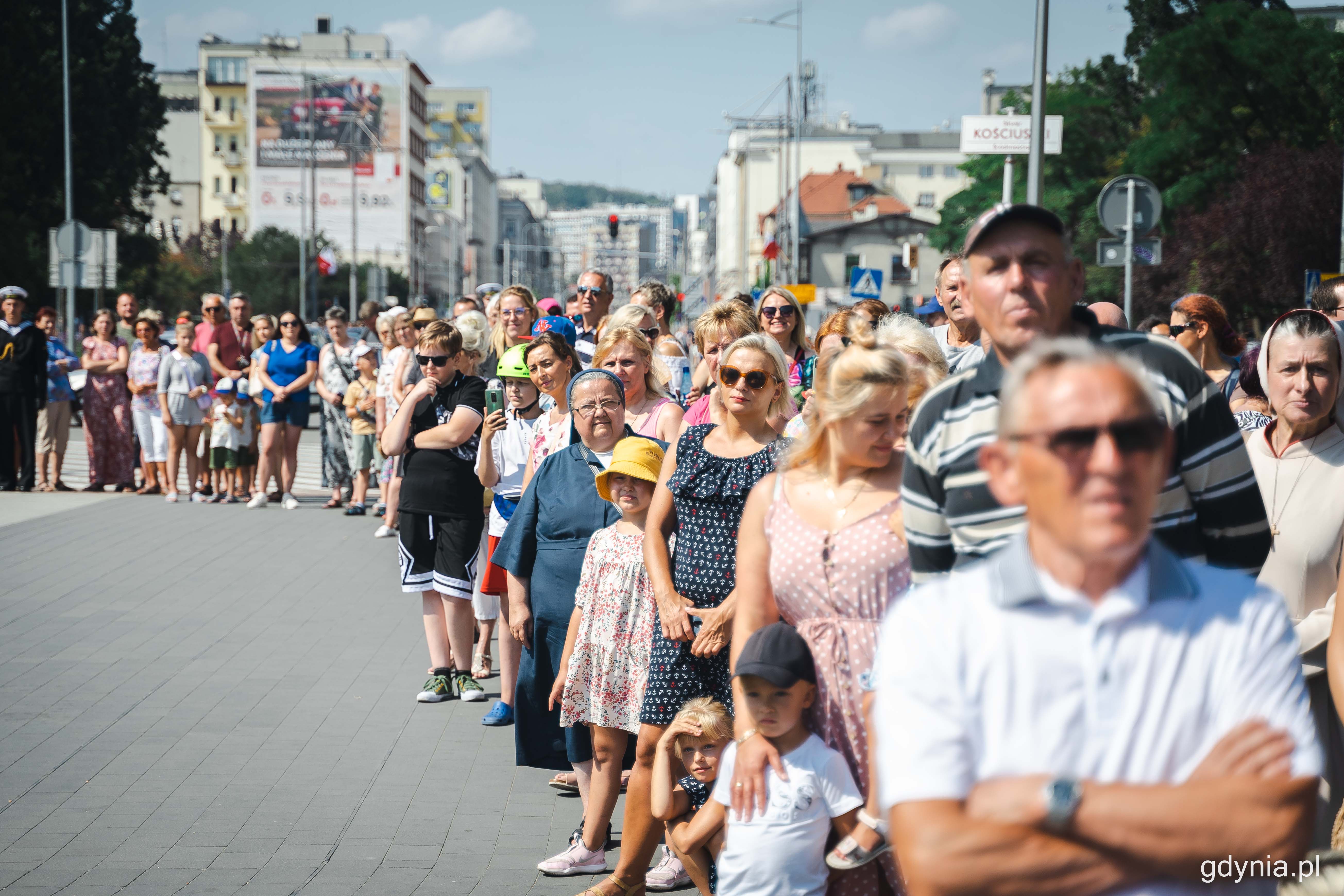 Mieszkańcy i turyści przyglądali się wojskowym uroczystościom, fot. Kamil Złoch