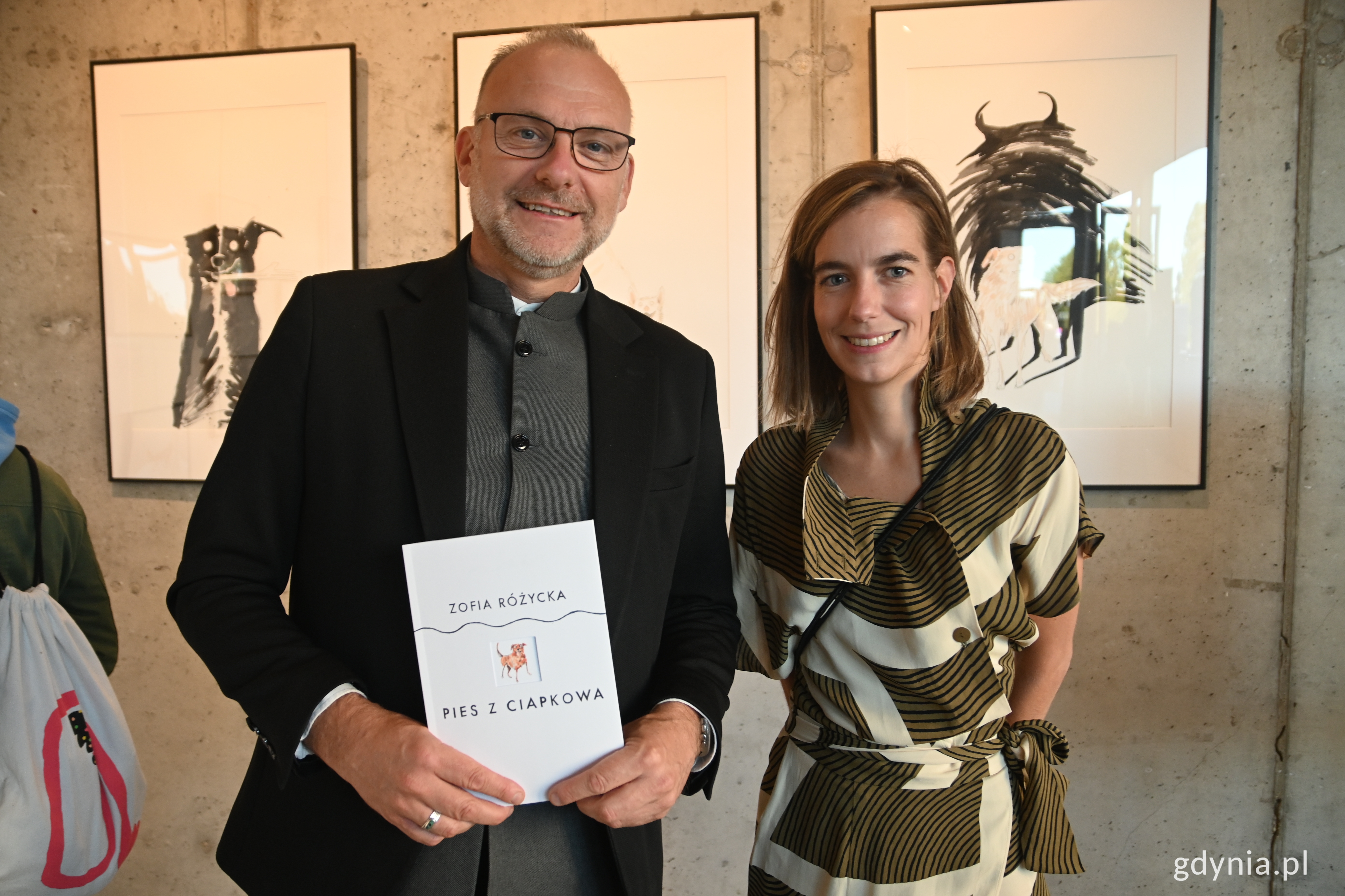 Autorka Zofia R&oacute;życka w towarzystwie Michała Gucia, wiceprezydenta Gdyni // fot. Karolina Szypelt