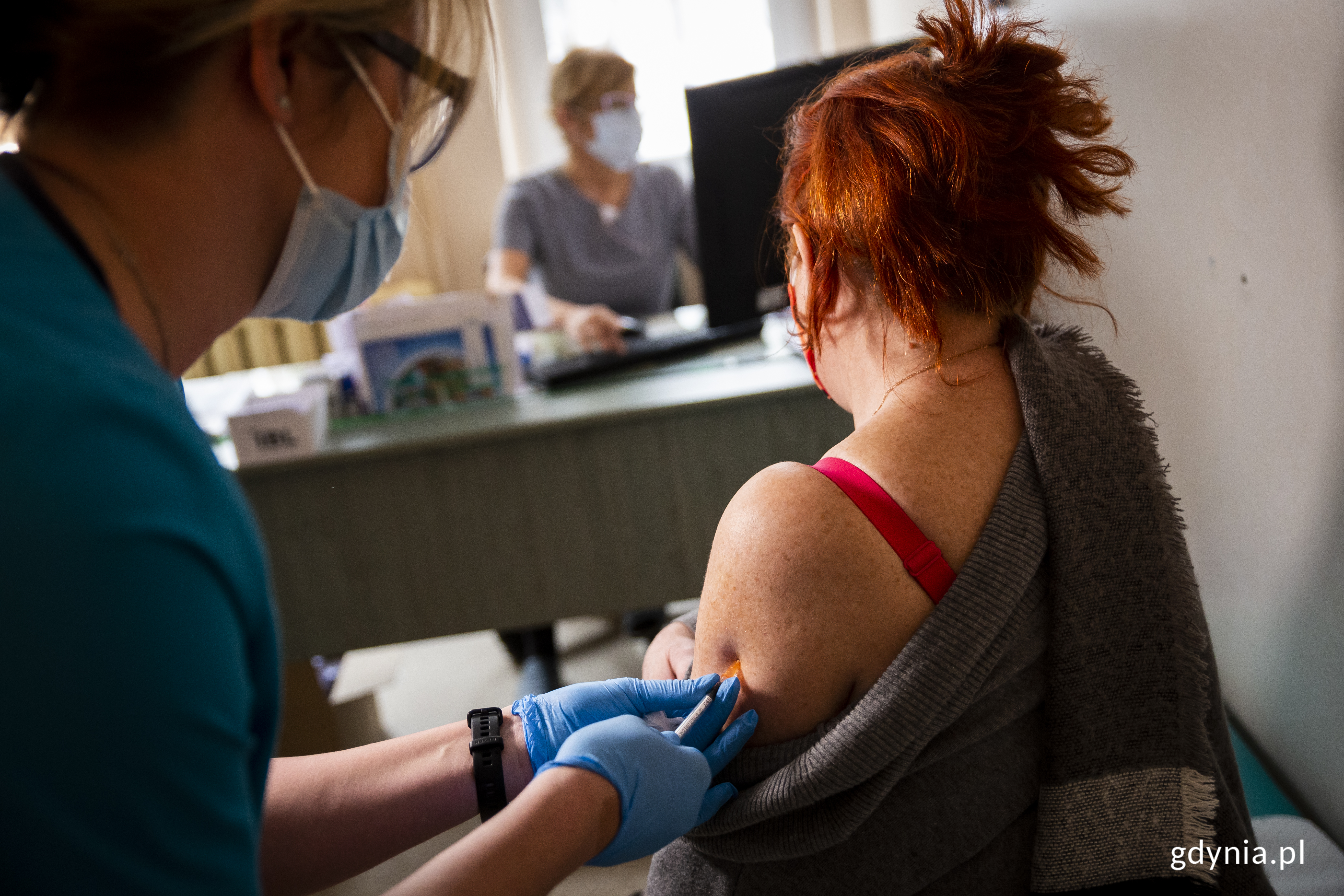 Szczepienia dla nauczycieli przeprowadzane będą - podobnie jak w przypadku pracownik&oacute;w ochrony zdrowia - przez szpitale węzłowe // fot. Przemysław Kozłowski