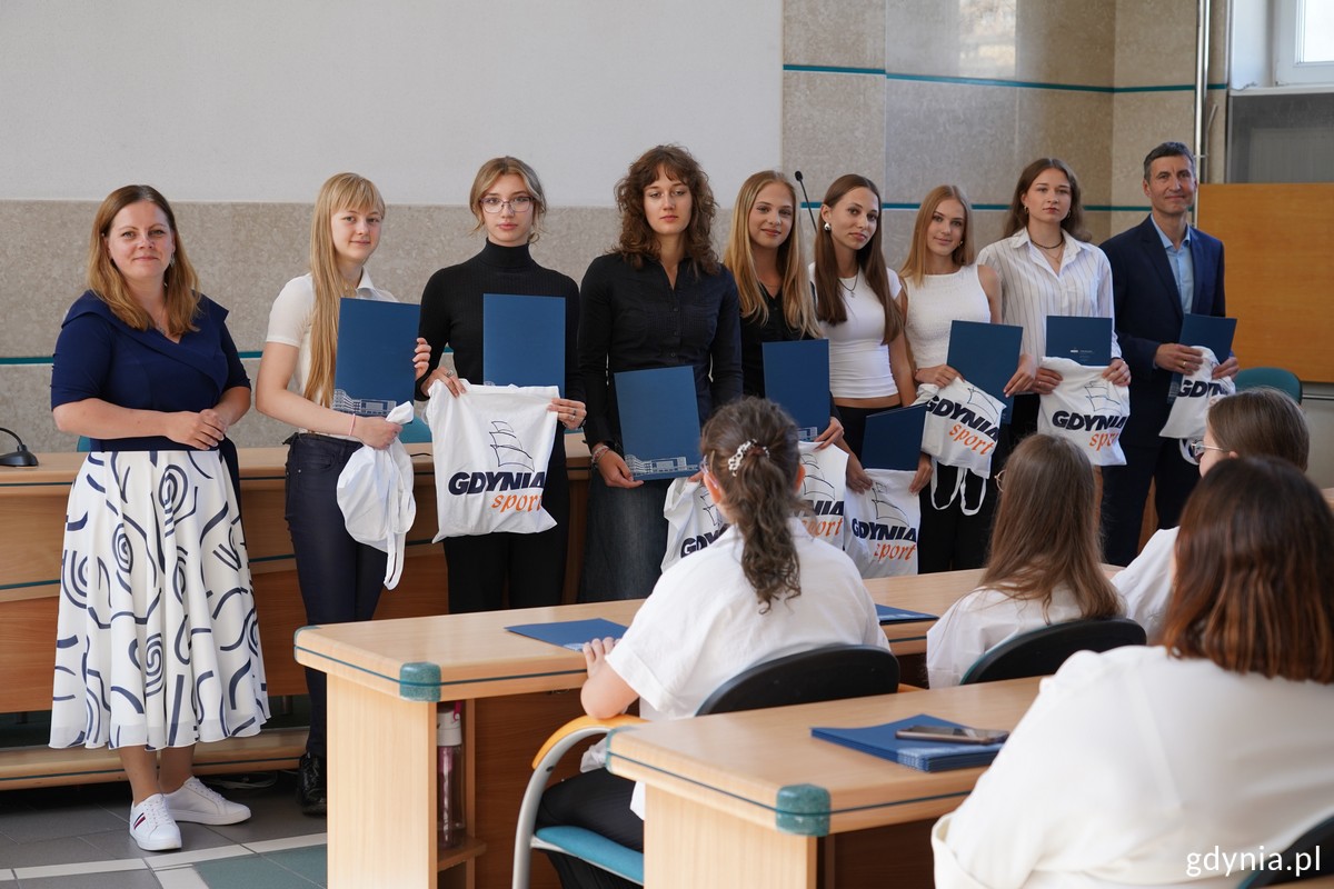 SP 48 &ndash; Mistrzostwo wojew&oacute;dztwa w rugby tag: Franciszek Kredens, Nathalie Machera, Barosz Makrucki, Michał Makrucki, Maksymilian Orzechowski, Oliwia Prandol, Olaf Rusak, Jan Zyśk; trener Jakub Ambrosiewicz.