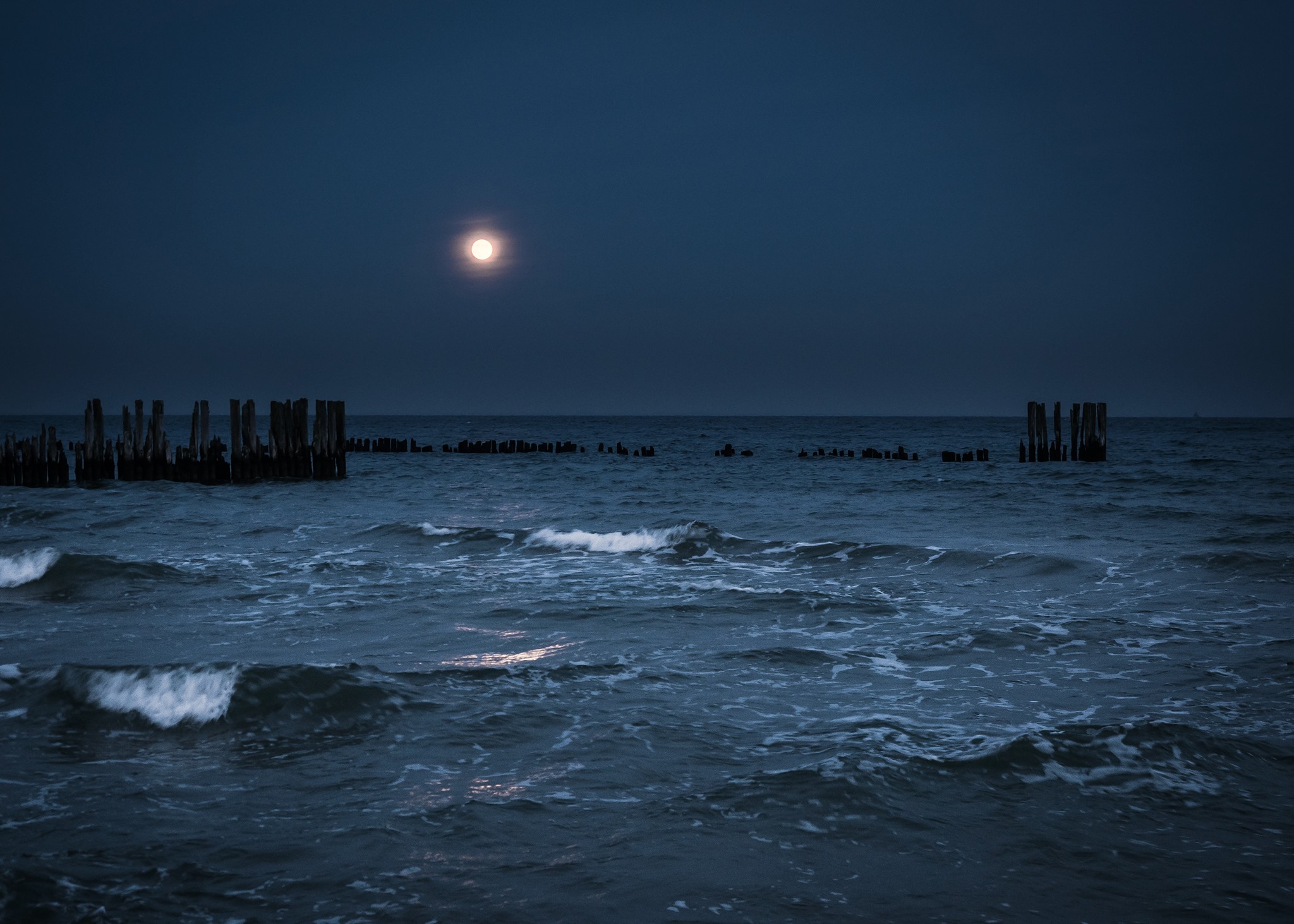 Księżycowy krajobraz morski. Wyr&oacute;żnienie w kategorii Panoramy Morskie. Fot. Małgorzata Szura-Piwnik