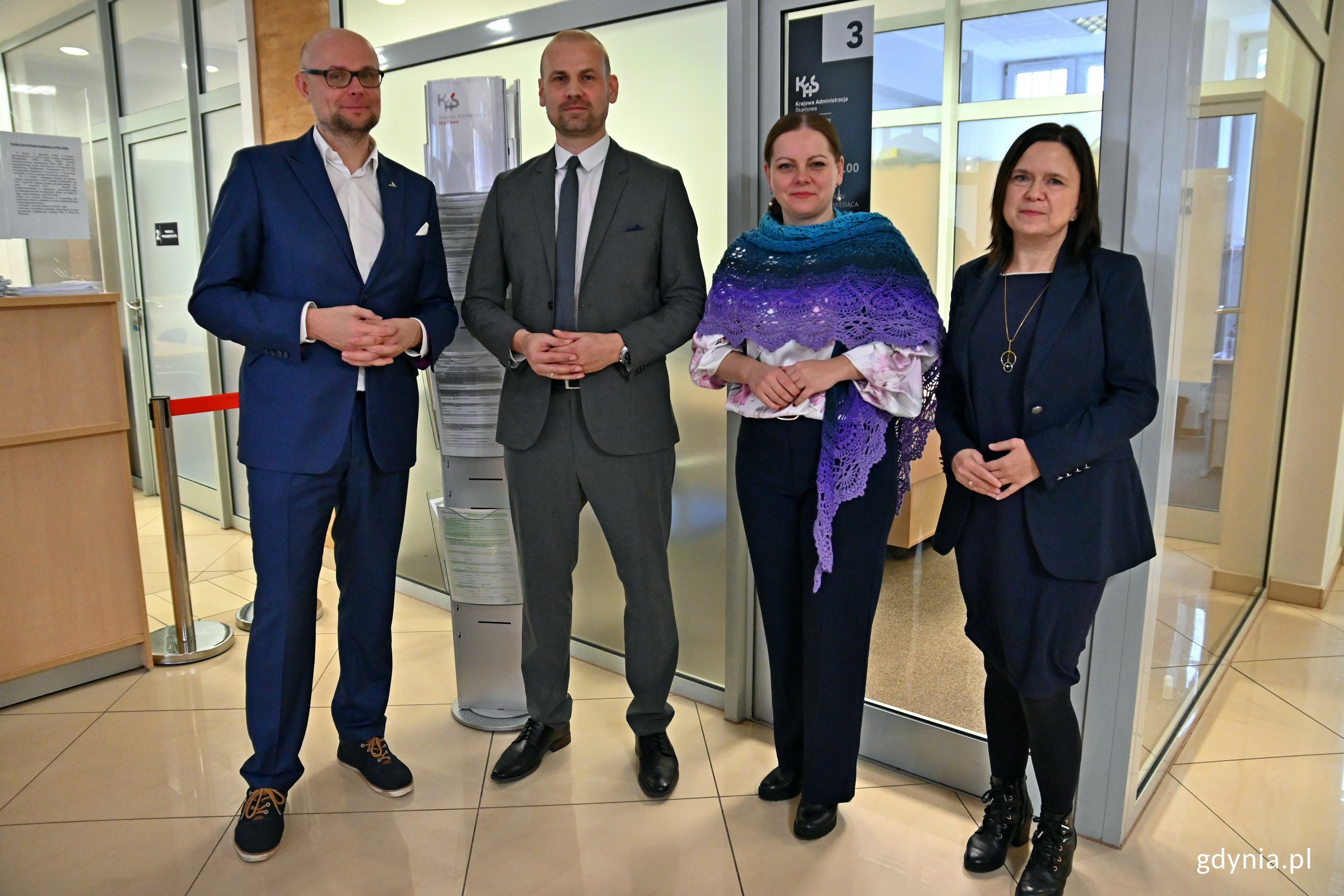 Od prawej: Ewa Jankowska &ndash; naczelniczka II Urzędu Skarbowego w Gdyni, prezydent Gdyni Aleksandra Kosiorek, Andrzej Labudda &ndash; naczelnik I Urzędu Skarbowego oraz wiceprezydent Gdyni Bartłomiej Austen podczas otwarcia punktu Urzędu Skarbowego w Gdyńskim Centrum Wspierania Przedsiębiorczości (fot. Magdalena Czernek)