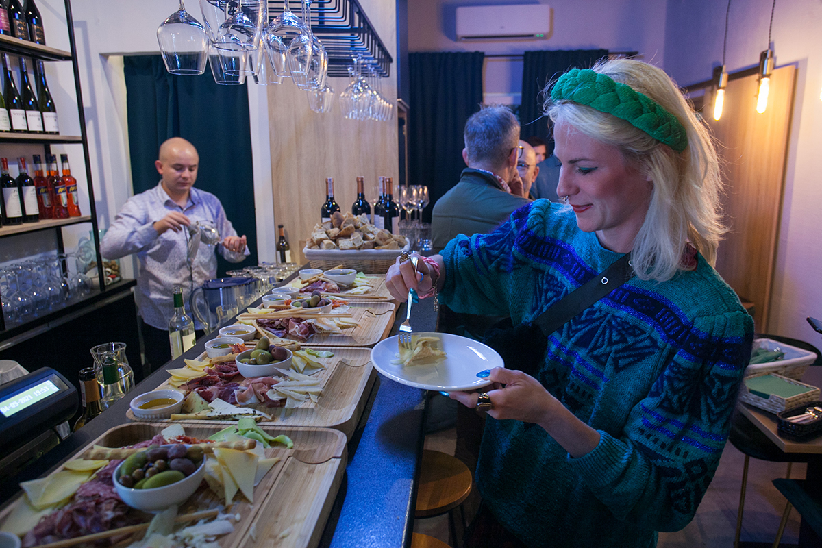 Oficjalne otwarcie lokalu BARaWINO w Gdyni. Źr&oacute;dło: Kondrat Wina Wybrane Gdynia