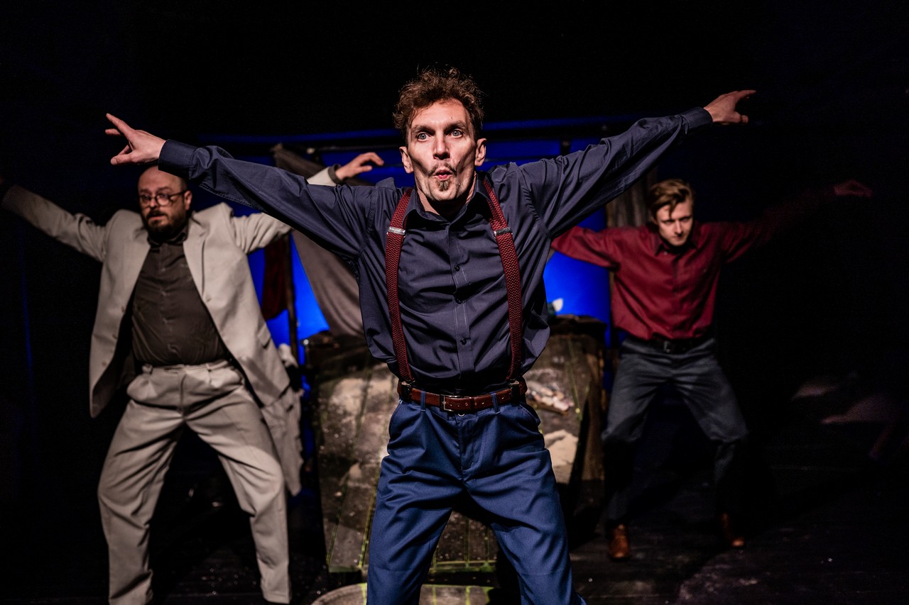 Aktorzy w spektaklu &bdquo;Wyrywacz serc&rdquo;