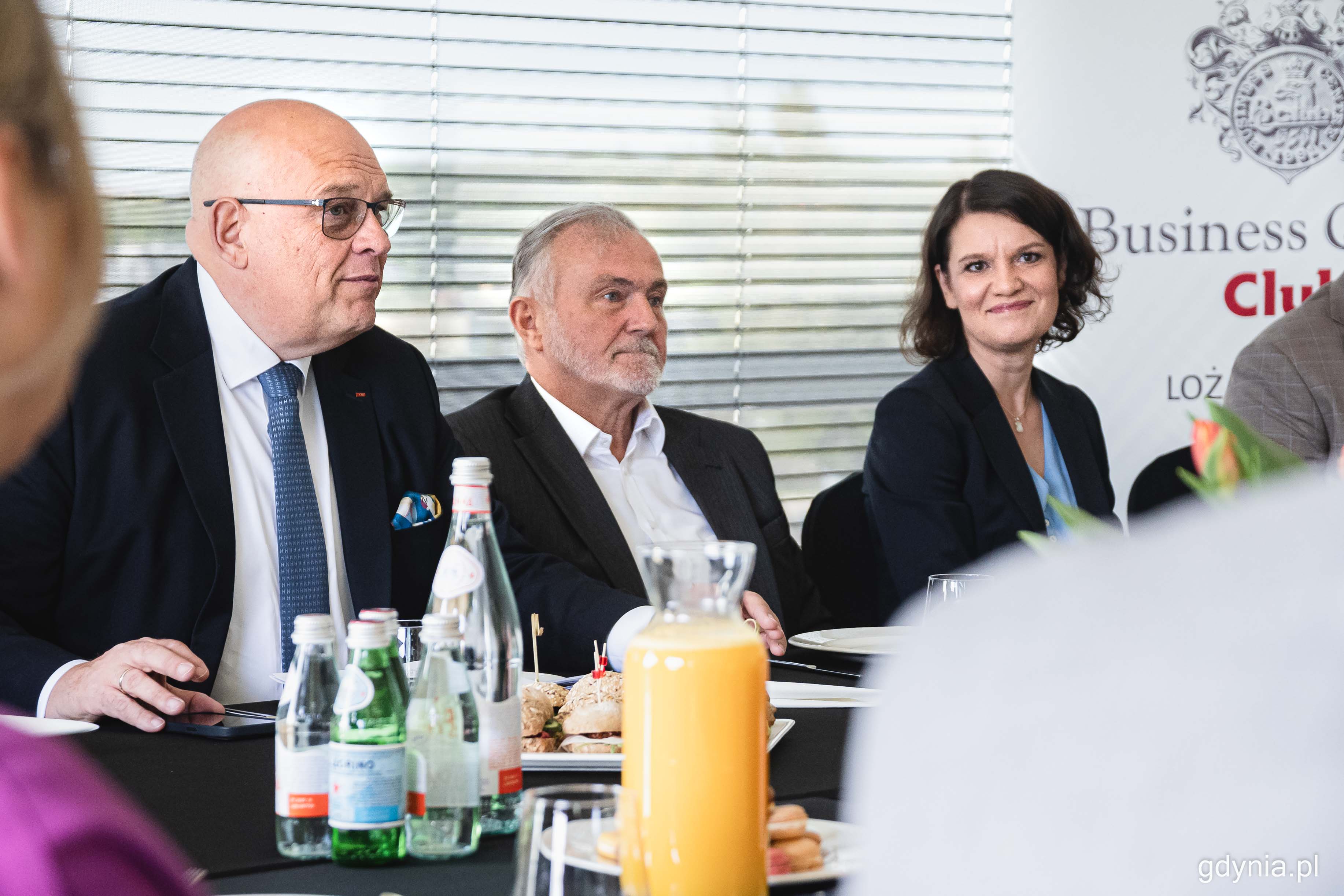 Kanclerz Loży Gdańskiej Maciej Dobrzyniecki, prezydent Wojciech Szczurek i wiceprezydentka ds. gospodarki Katarzyna Gruszecka-Spychała, fot. Kamil Złoch