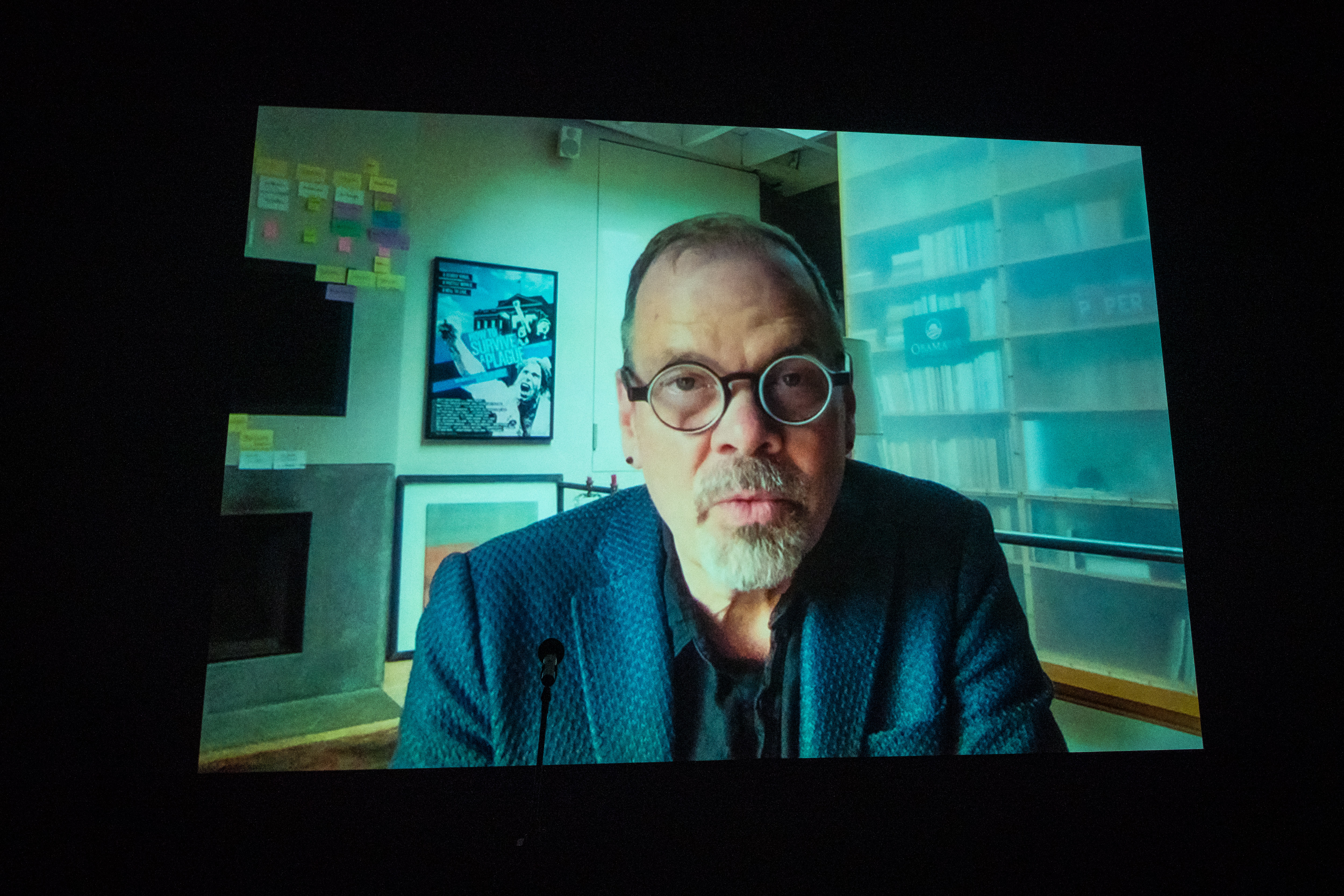 Reżyser filmu &bdquo;Witamy w Czeczeni&rdquo; podziękował za przyznaną nagrodę za pośrednictwem srebrnego ekranu // fot. Anna Rezulak / KFP