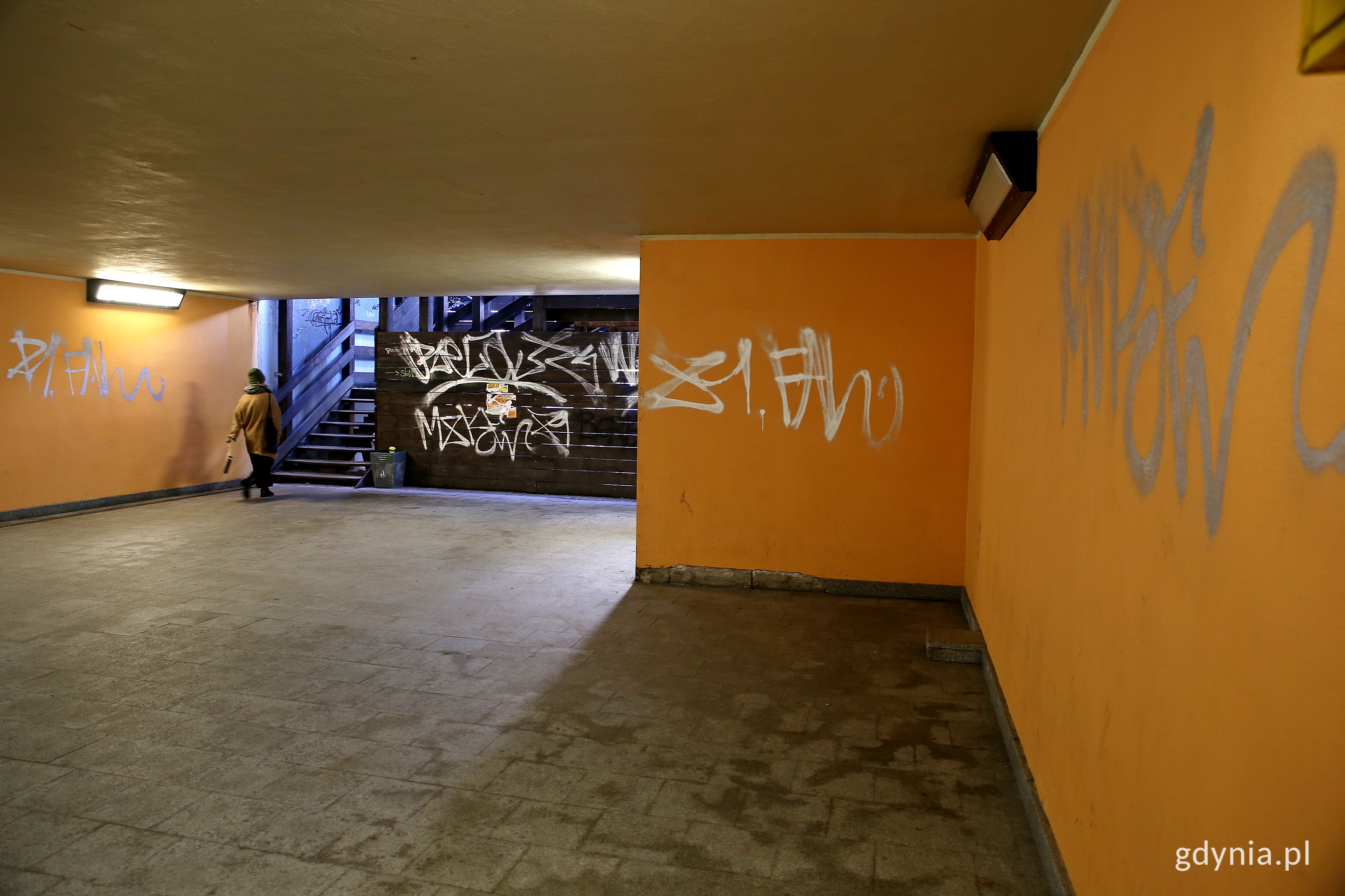 Wandale zniszczyli ściany przejścia podziemnego w rejonie przystanku SKM - Wzg&oacute;rze Św. Maksymiliana //fot. Przemysław Kozłowski