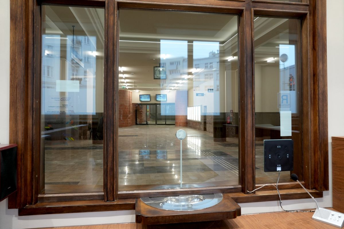 Odrestaurowana kasa Dworca Podmiejskiego w Gdyni.