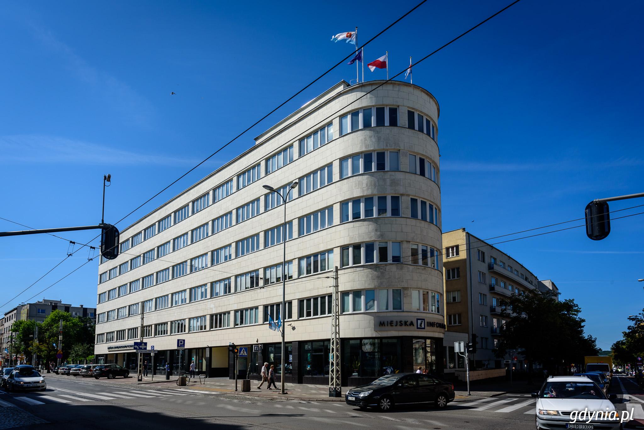 Modernistyczny budynek PLO