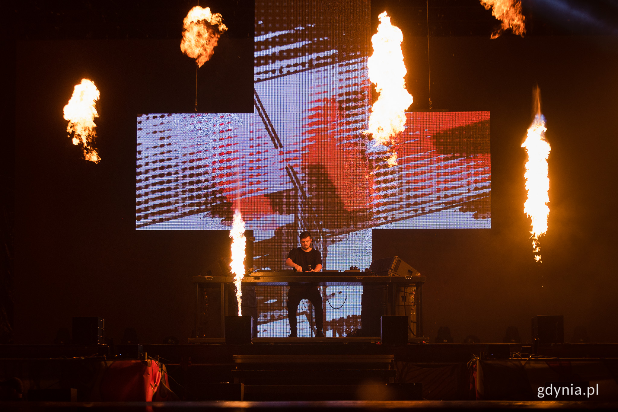 Widowiskowe show Martina Garrixa // fot. Karol Stańczak