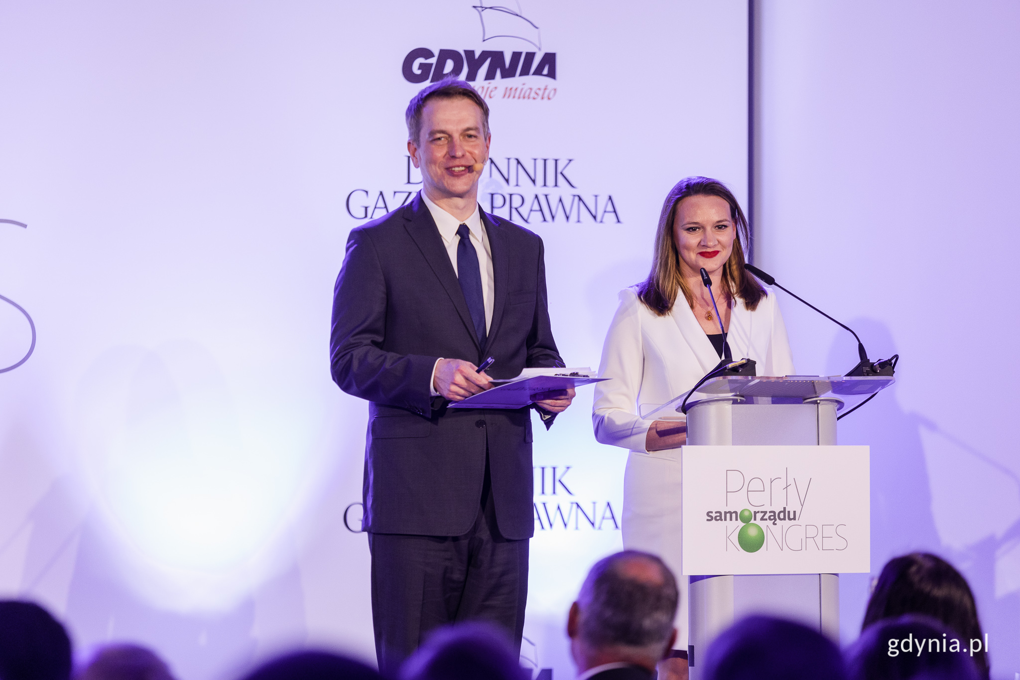 Prowadzący czwartkową galę rankingu: Marta Gocłowska z PwC Polska i Marek Tejchman z Dziennika Gazety Prawnej, fot. Karol Stańczak