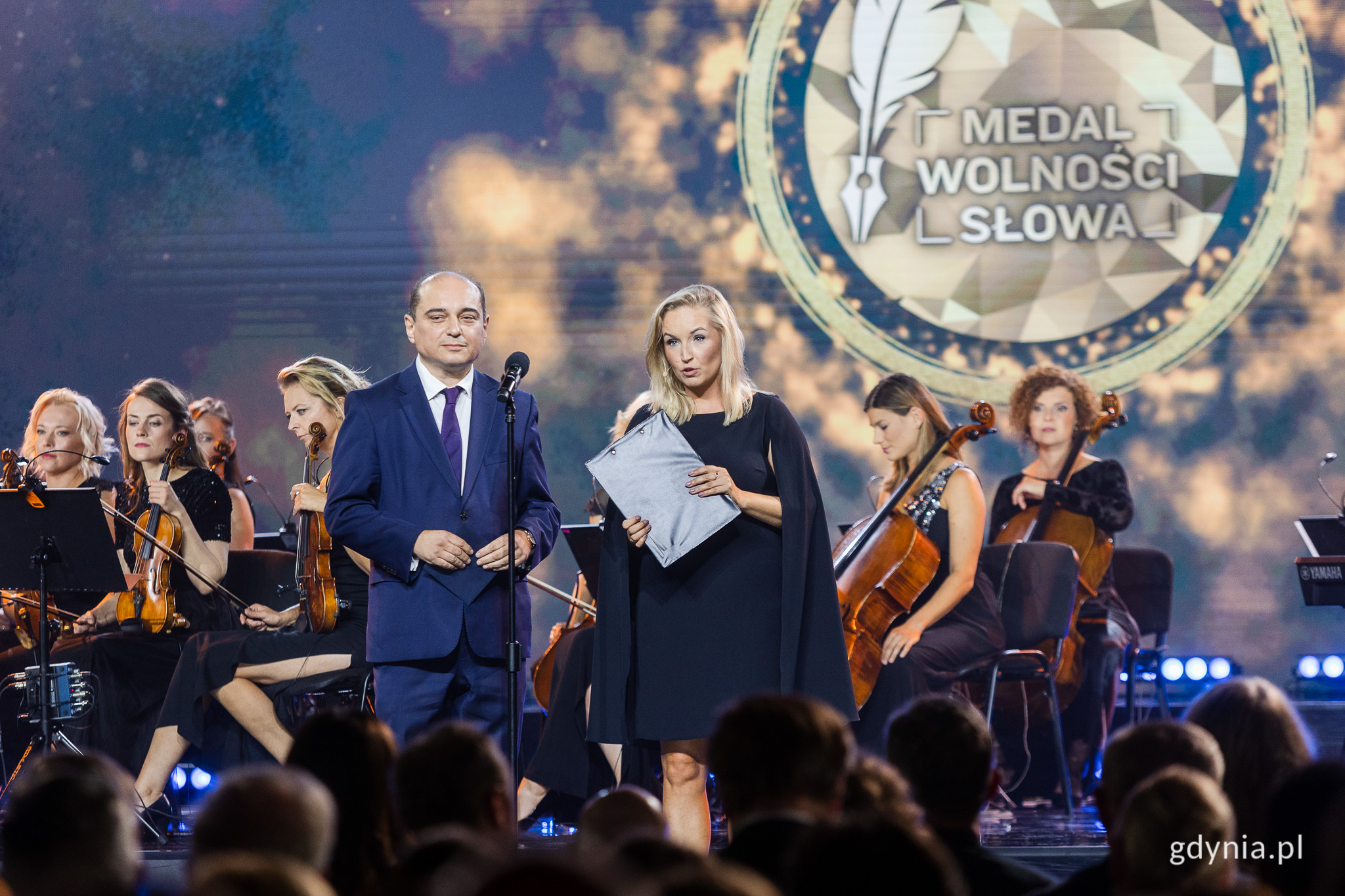 Gala Medalu Wolności Słowa w ECS. Przemawia Weronika Mirowska z Fundacji Grand Press, fot. Karol Stańczak