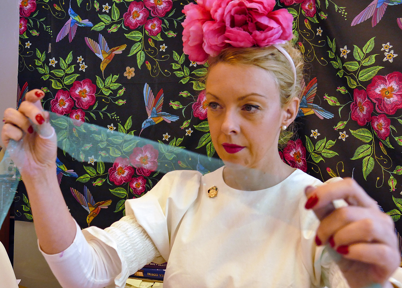 Warsztaty "Kr&oacute;lowe Kwiat&oacute;w: Frida & Georgia" prowadzone przez Sabinę Czupryńską. Fot. Marta Jakubowska / ARG