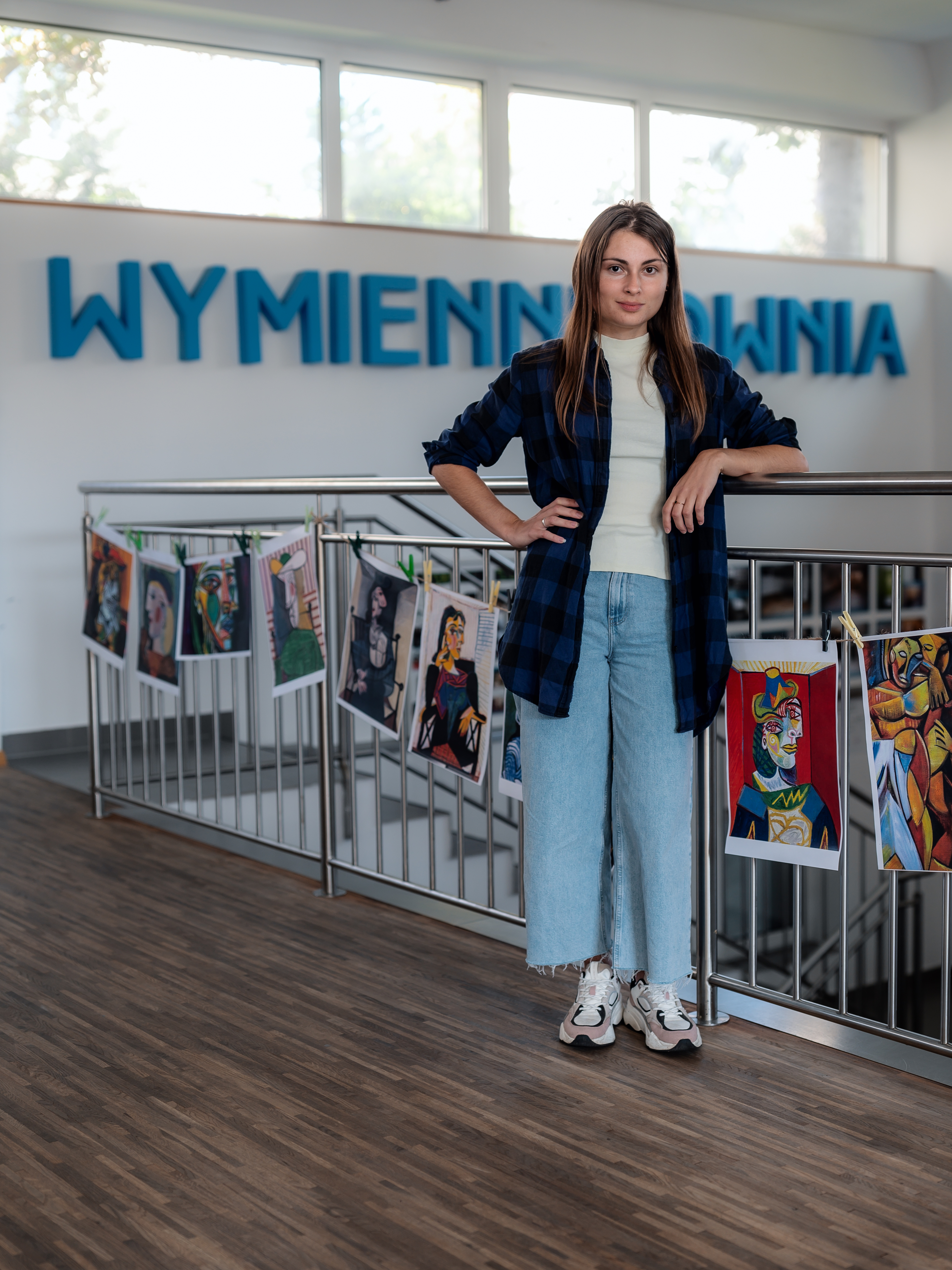 Hania Yakovliewa, wolontariuszka z Ukrainy. W tle napis "Wymiennikownia".  