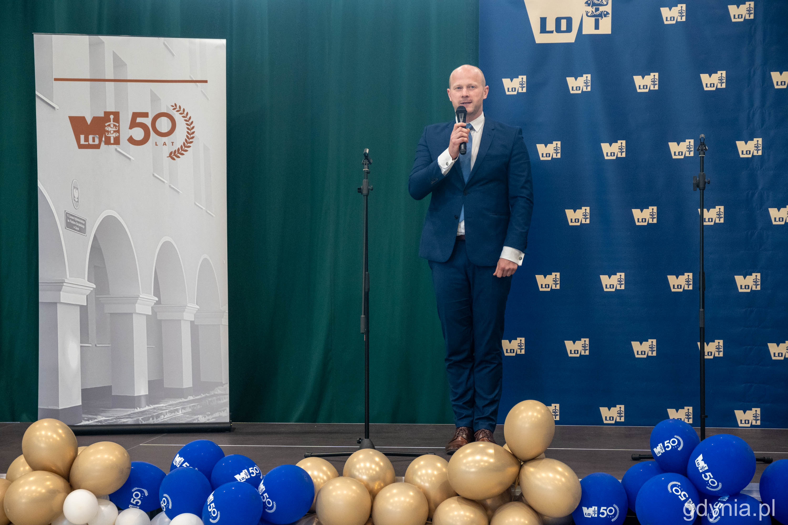 Bartosz Bartoszewicz, wiceprezydent Gdyni podczas uroczystości w VI LO // fot. Paweł Kukla