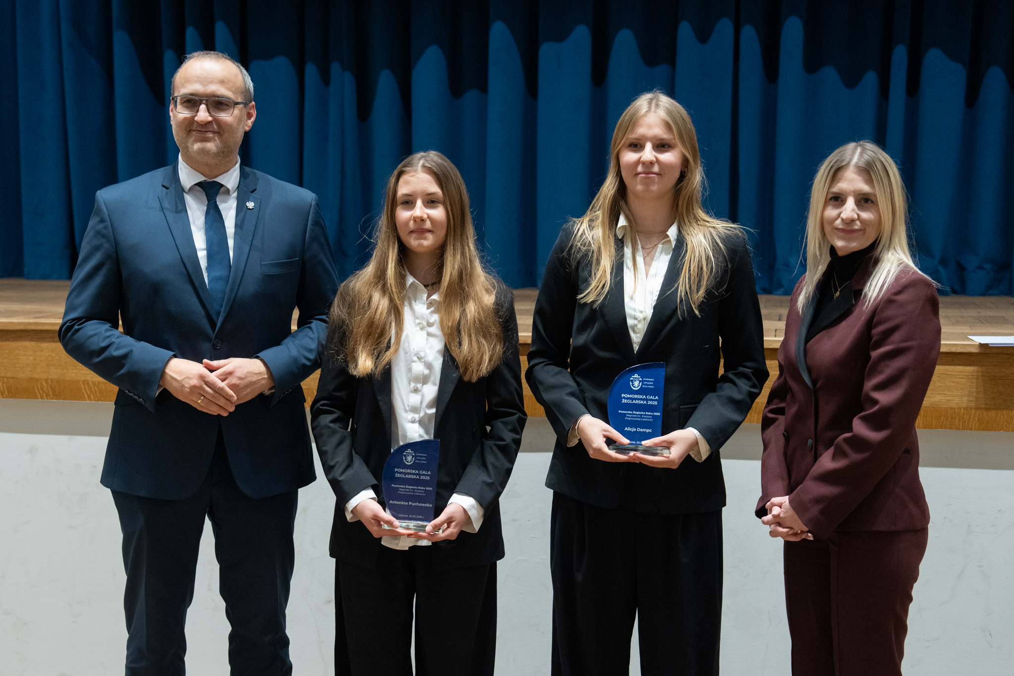 Antonia Puchowska i Alicja Dampc podczas wręczenia nagrody (fot. Jacek Sowa)