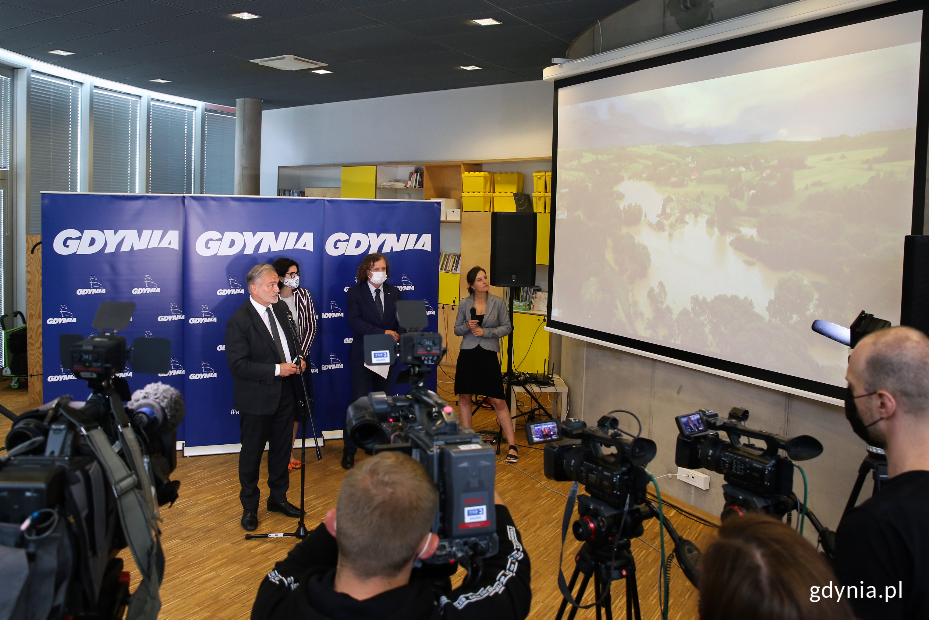 Konferencja prezydent&oacute;w Gdyni, Gdańska i Sopotu w dniu 07 lipca 2020, na kt&oacute;rej Wojciech Szczurek, prezydent Gdyni, Aleksandra Dulkiewicz, prezydent Gdańska i Jacek Karnowski, prezydent Sopotu zadeklarowali pomoc dla gminy Chmielnik. Fot. Przemysław Kozłowski