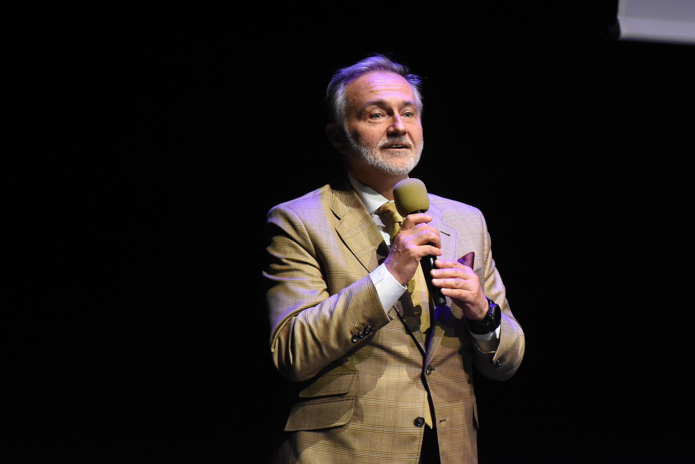 Oficjalnego zamknięcia kongresu dokonał prezydent Gdyni Wojciech Szczurek, fot. Jan Ziarnicki