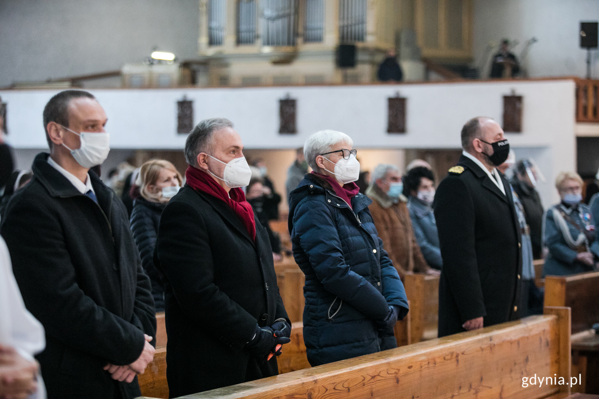 W nabożeństwie udział wzięli m.in. Wojciech Szczurek - prezydent Gdyni, Joanna Zielińska - przewodnicząca Rady Miasta oraz Marcin Wołek - wiceprzewodniczący Rady Miasta // fot. Karol Stańczak