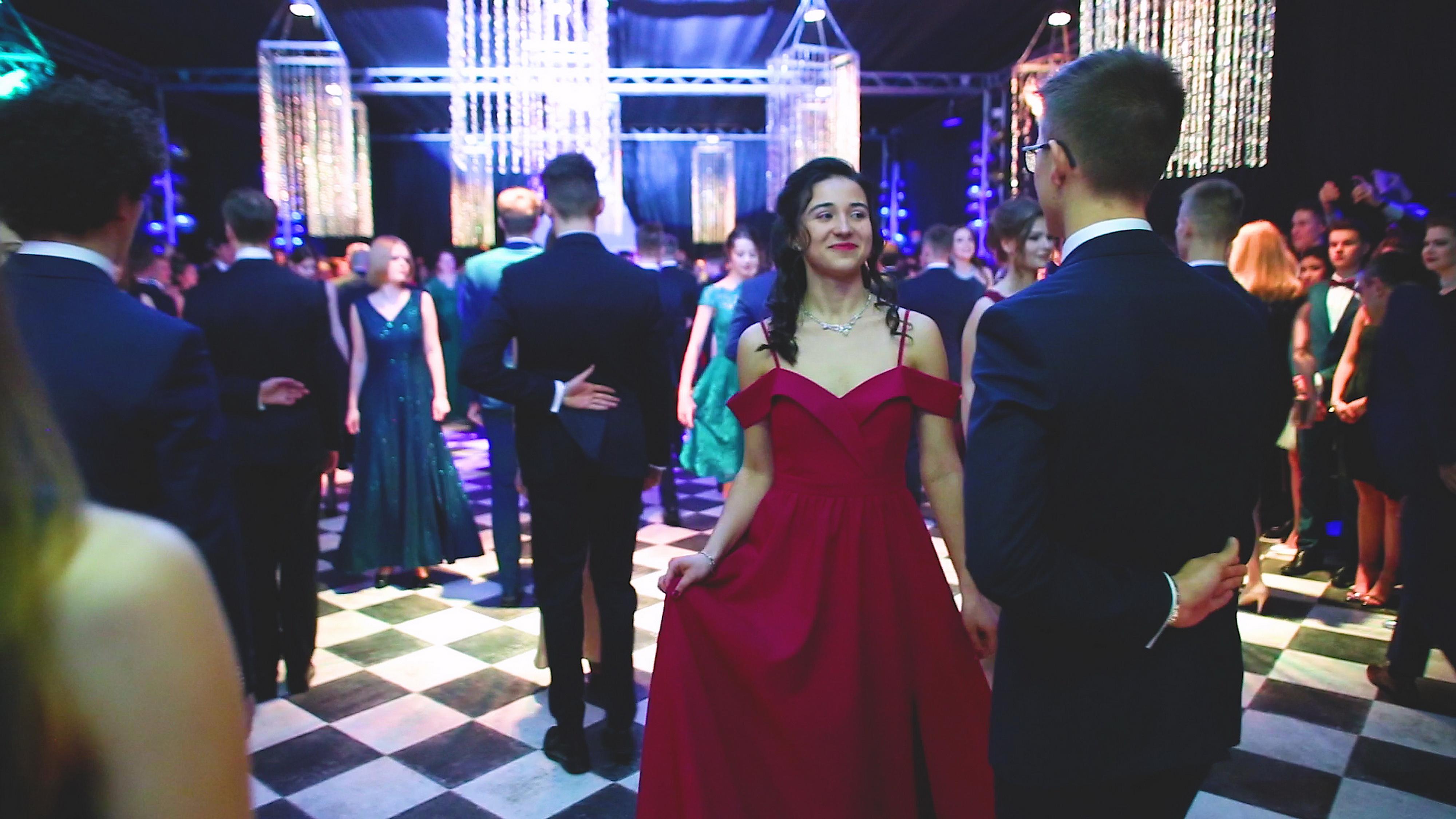 Uczniowie III LO w Gdyni podczas tegorocznej studni&oacute;wki w budynku szkoły, fot. szkolne archiwum