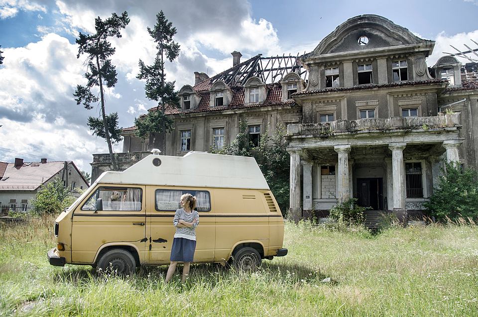 Fot. Kamila Szuba; &bdquo;Agnieszka Pajączkowska i jej volkswagen bus&rdquo;