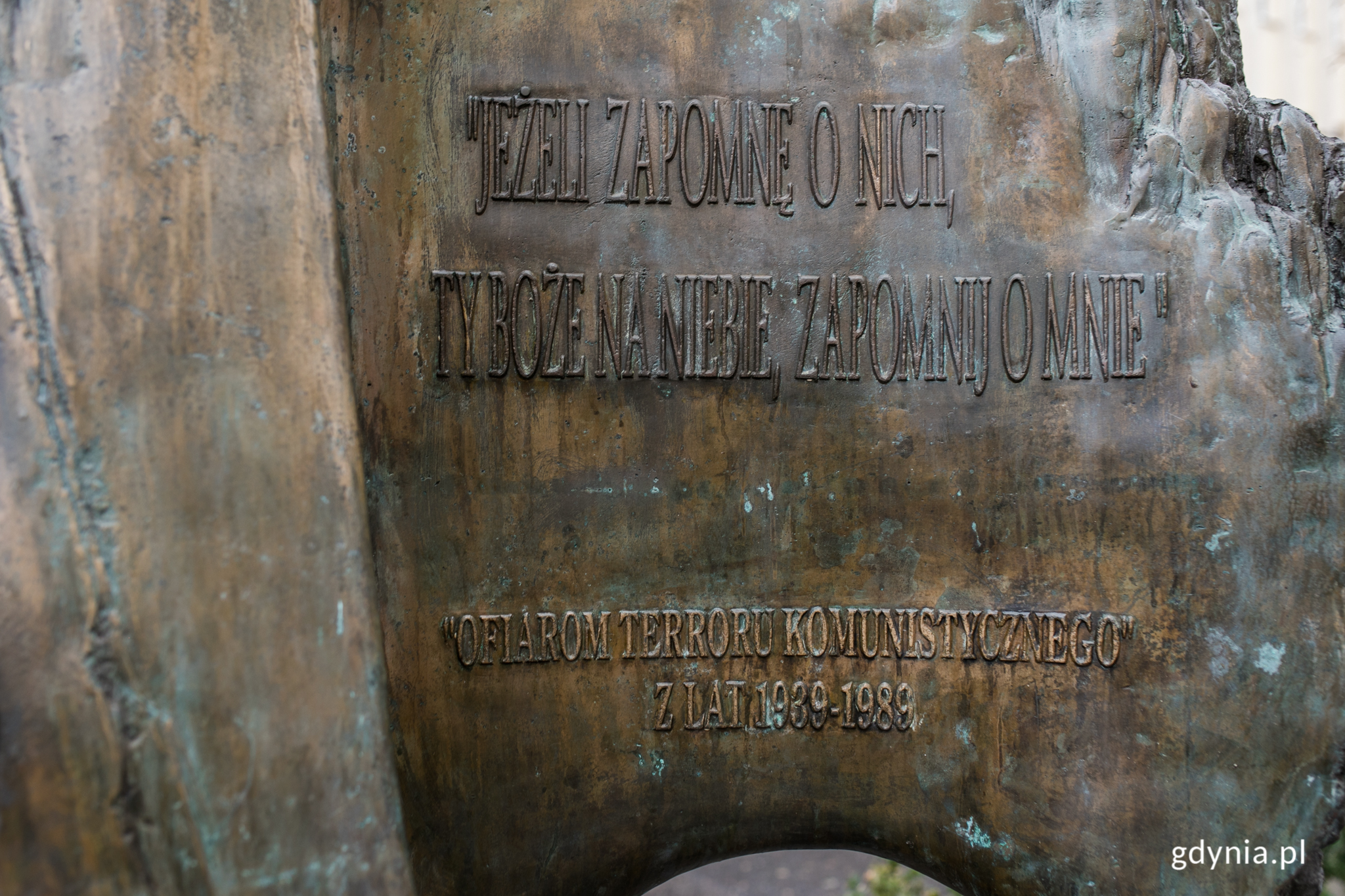 Pomnik Ofiar Terroru Komunistycznego w Gdyni przy ul. Pułaskiego. Widnieje na nim napis: Jeżeli zapomnę o nich, Ty Boże na niebie, zapomnij o mnie // fot. Karol Stańczak