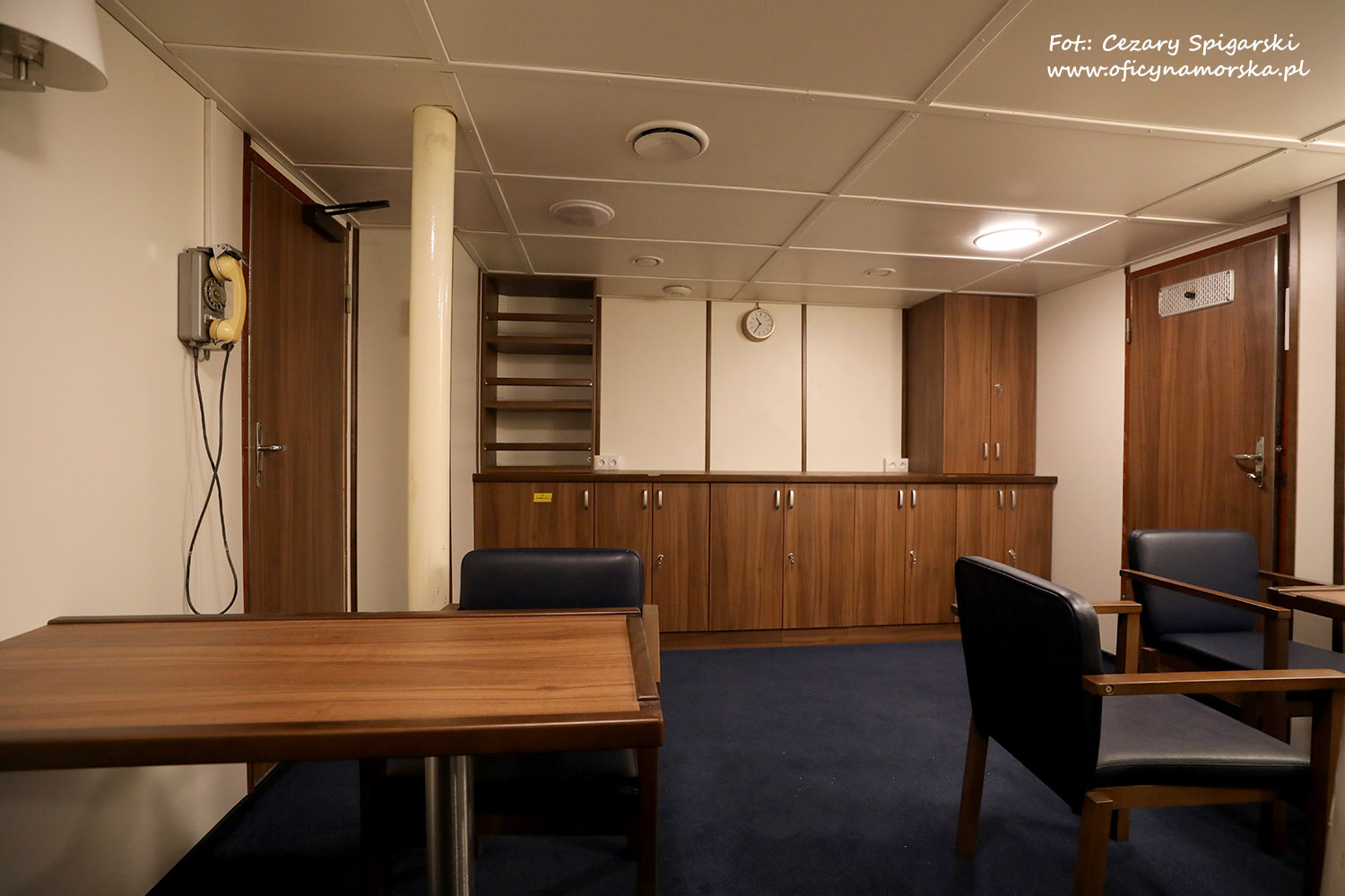 Odnowiona świetlica z 40-letnim telefonem do komunikacji wewnętrznej. Fot. Cezary Spigarski / oficynamorska.pl