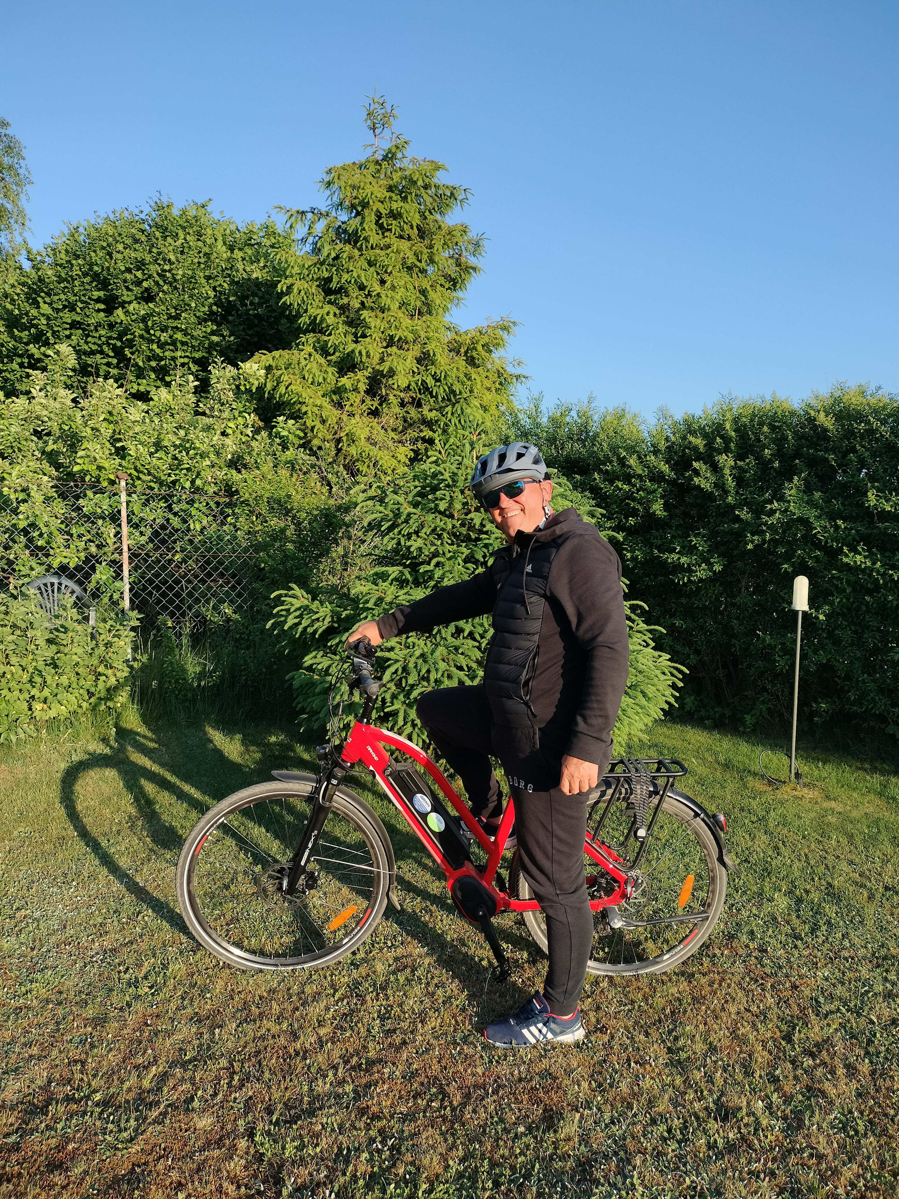 mieszkaniec Gdyni na rowerze elektryczny zakupionym z dotacji miejskiej, mat. gdynia mobilna