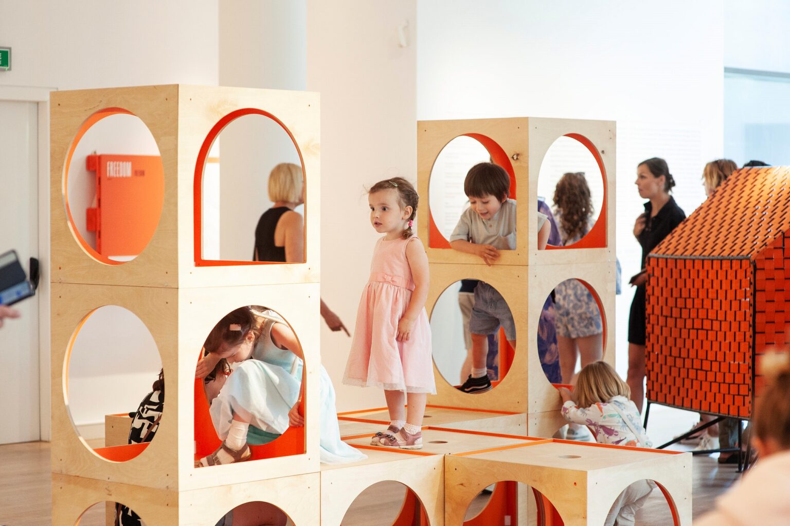 Sztuka w przestrzeni publicznej jako narzędzie dialogu społecznego &ndash; wykład Kingi Jarockiej