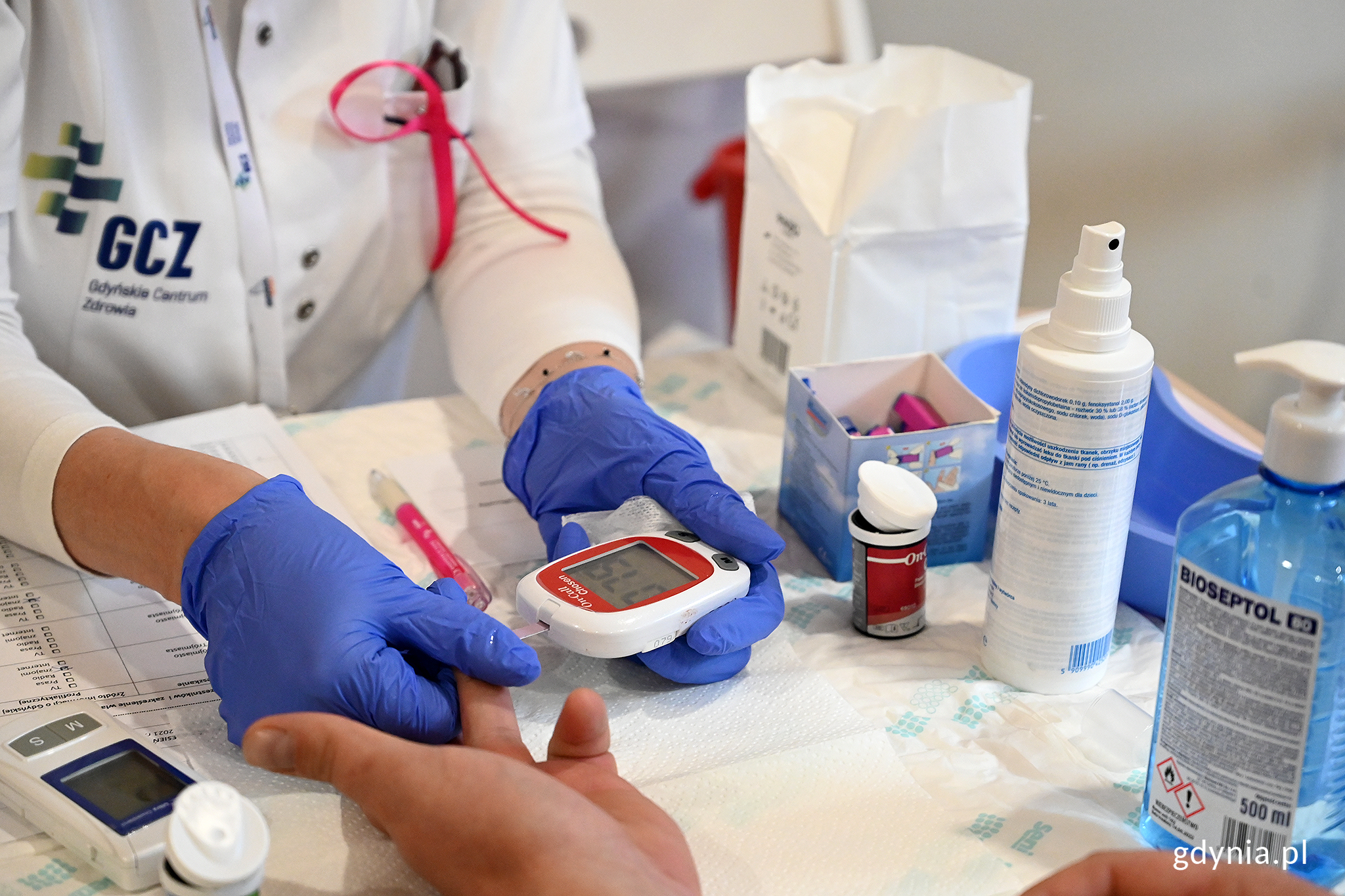 Gdyńska akcja &bdquo;Spraw(dź) się na jesień&rdquo; 2022r. w Centrum Riviera, fot. Michał Puszczewicz