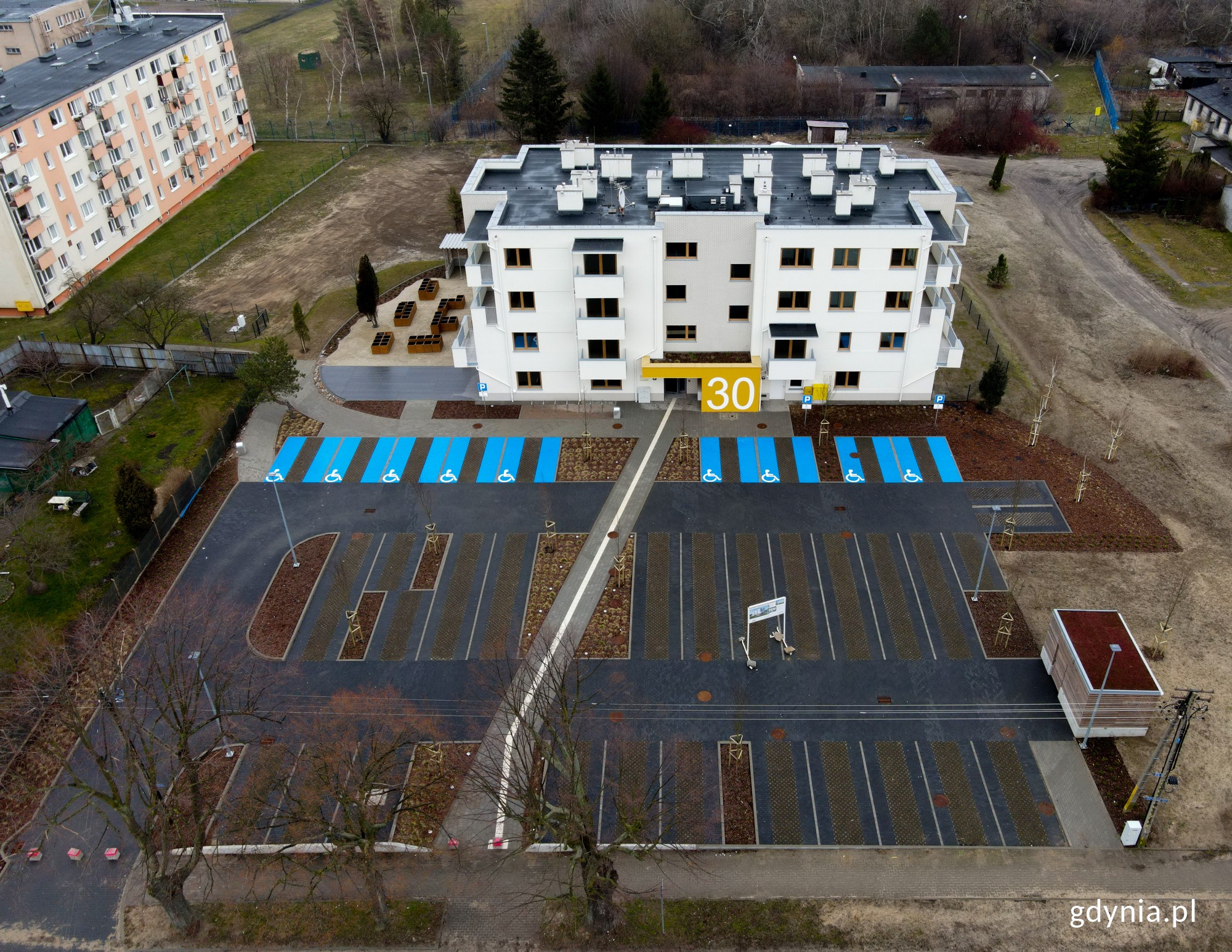 Blok bez barier przy ul. Dickmana 30, fot. Marcin Mielewski