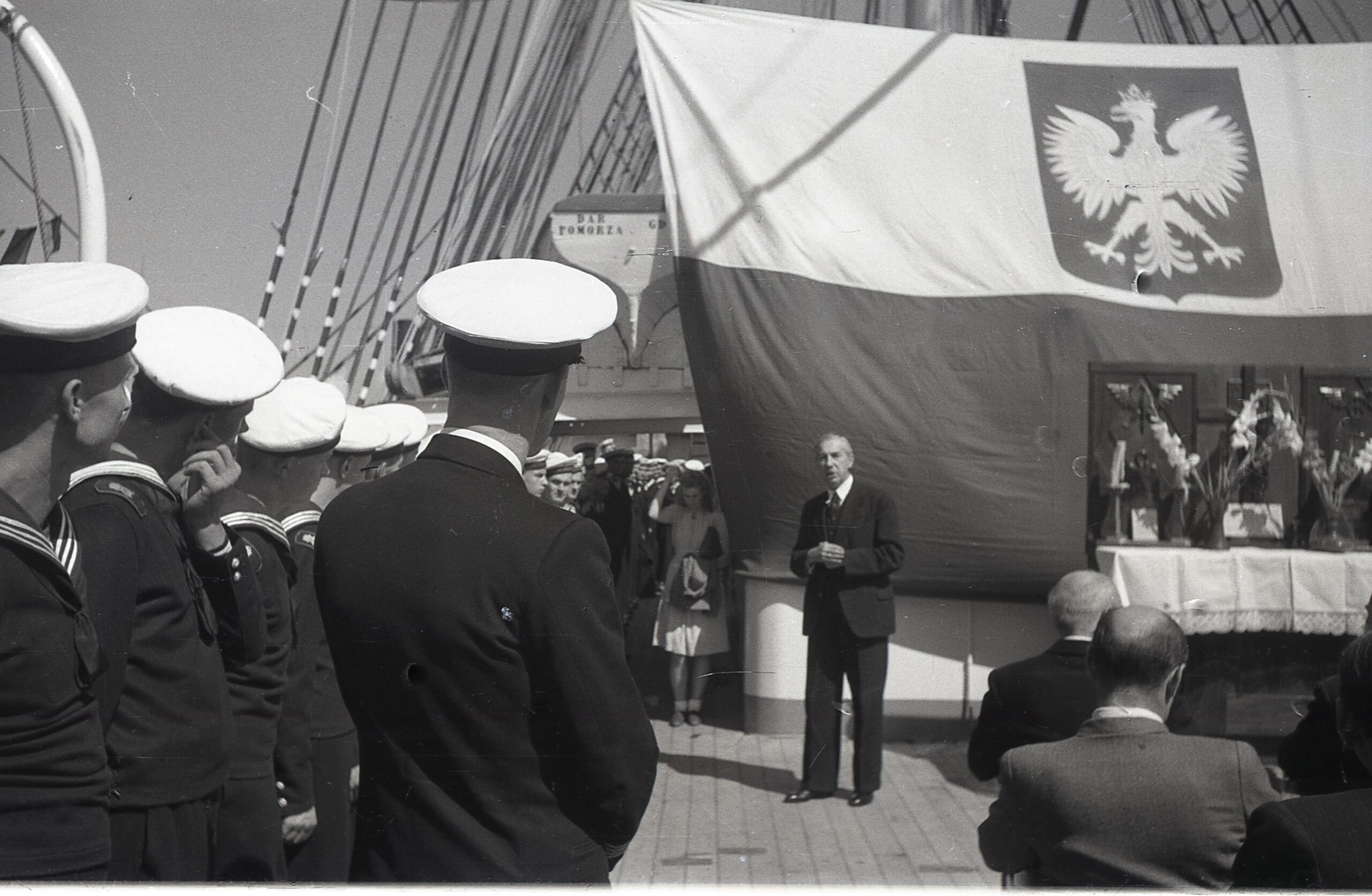 Eugeniusz Kwiatkowski na Darze Pomorza, źr&oacute;dło: WSAiB Gdynia