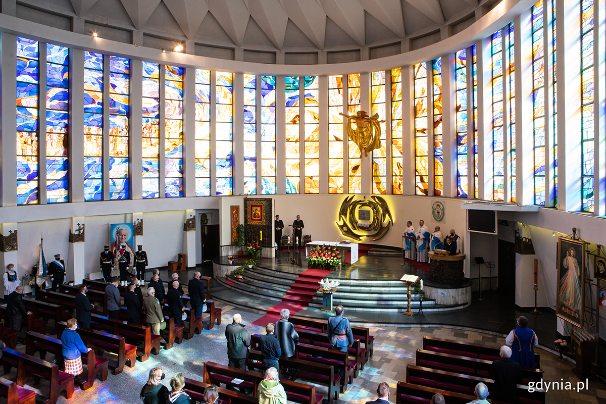 Msza św. w kościele pw. MB Nieustającej Pomocy i św. Piotra Rybaka odprawiona w setną rocznicę mszy z okazji rozpoczęcia budowy poru w Gdyni. Fot. Anna Rezulak 