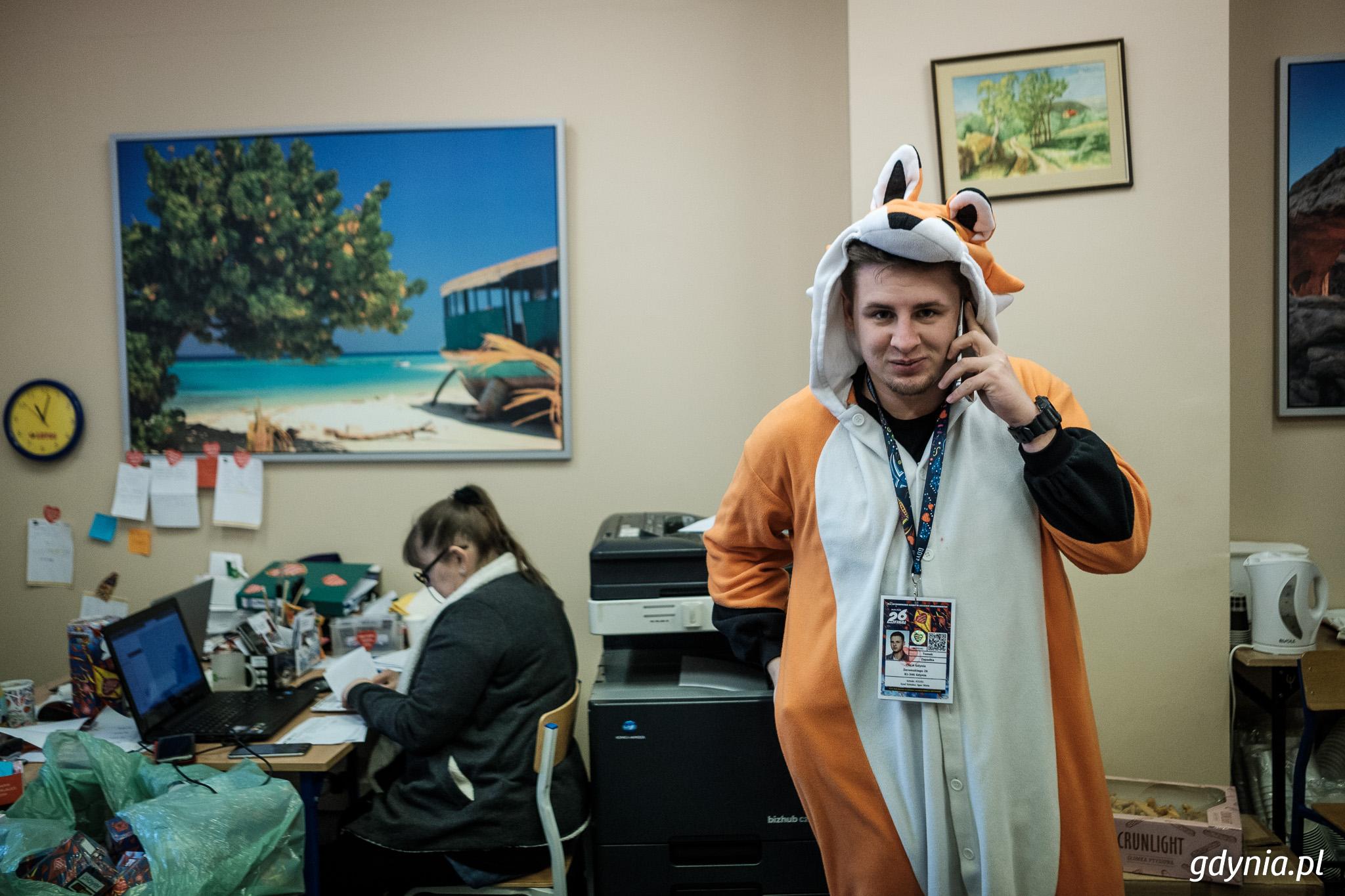 Sztab działający w siedzibie YMCA i Tomasz Zapadka, fot. Dawid Linkowski