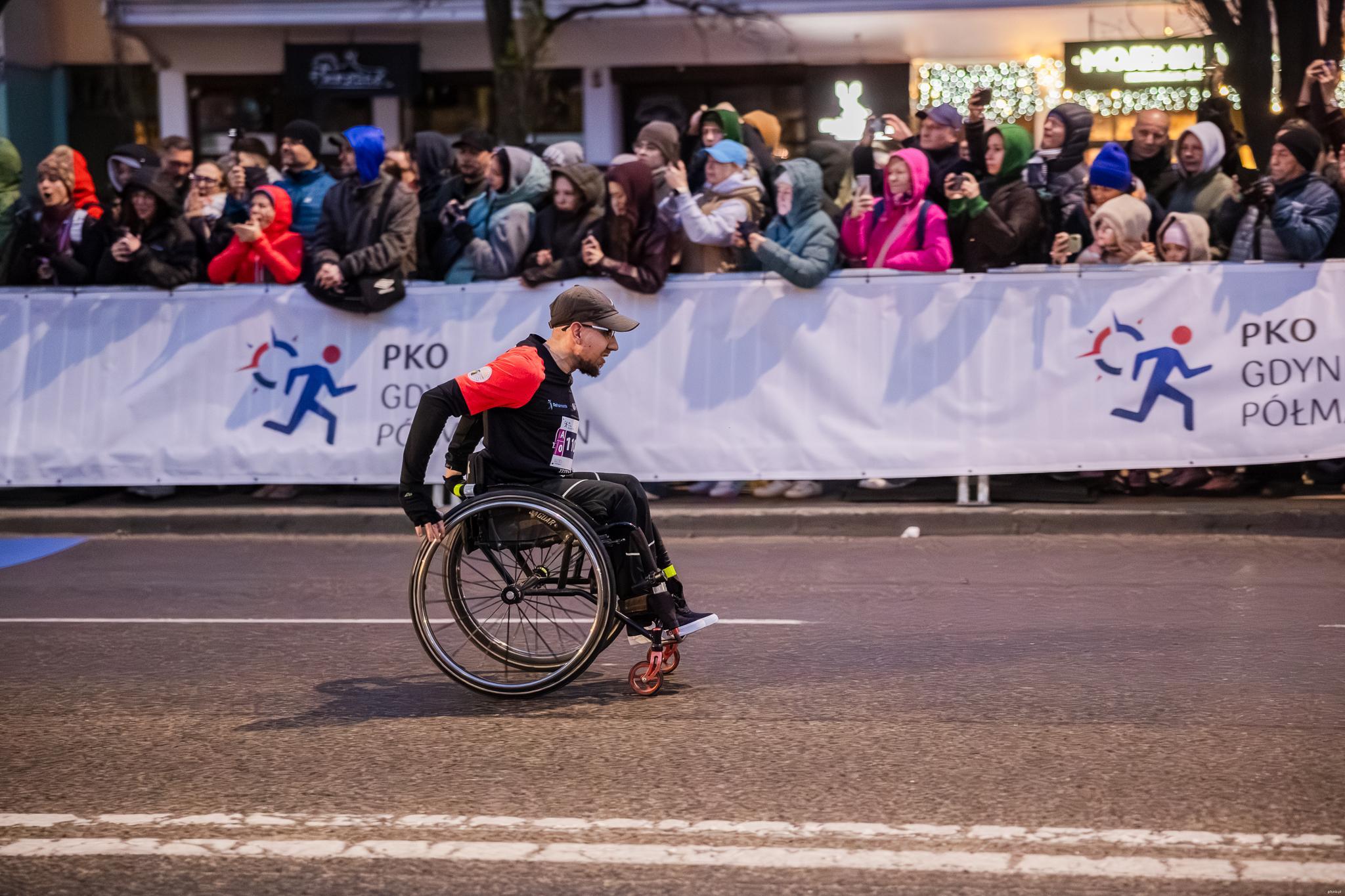 Wśr&oacute;d uczestnik&oacute;w zawod&oacute;w nie brakowało os&oacute;b z niepełnosprawnościami (fot. Karol Stańczak dla Gdynia.pl)
