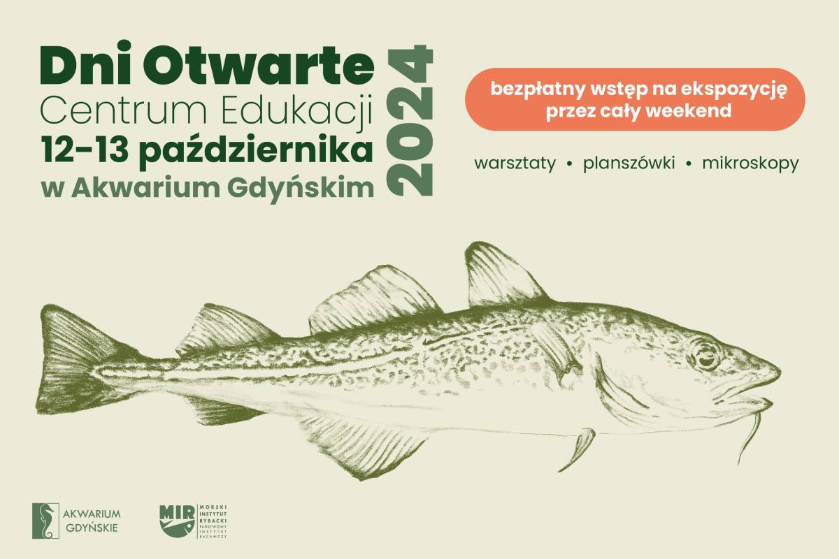 Beżowy plakat z zielonym zarysem ryby i napisami informującymi o dacie i miejscu Dni Otwartych Centrum Edukacji