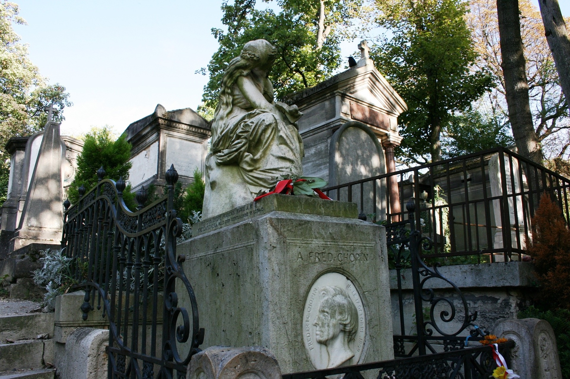 Gr&oacute;b Fryderyka Chopina na cmentarzu P&egrave;re-Lachaise // fot. pixabay.com