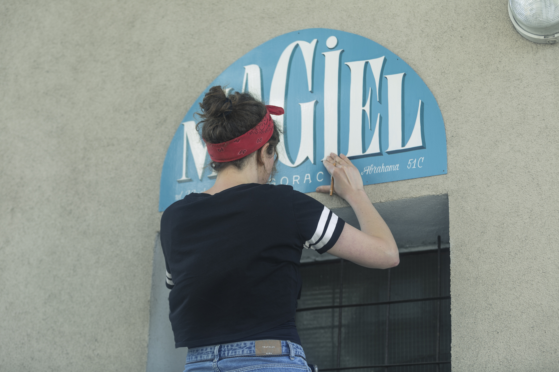 Nowy szyld przy ul. Abrahama zapowiada więcej zmian w ramach Biennale Traffic Design, fot. mat. prasowe