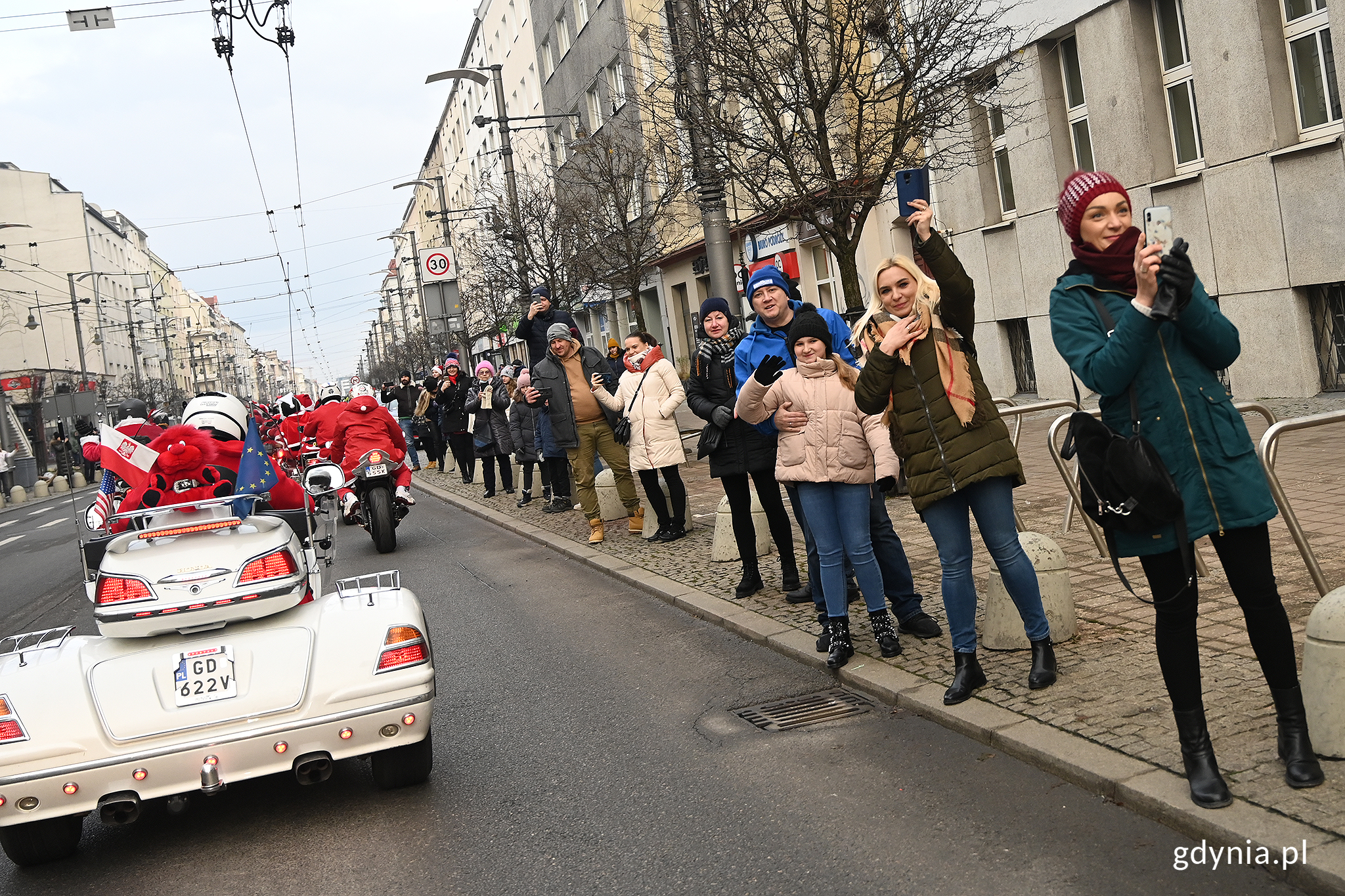 Mikołaje na motocyklach przejechały ul. Świętojańską // fot. Michał Puszczewicz