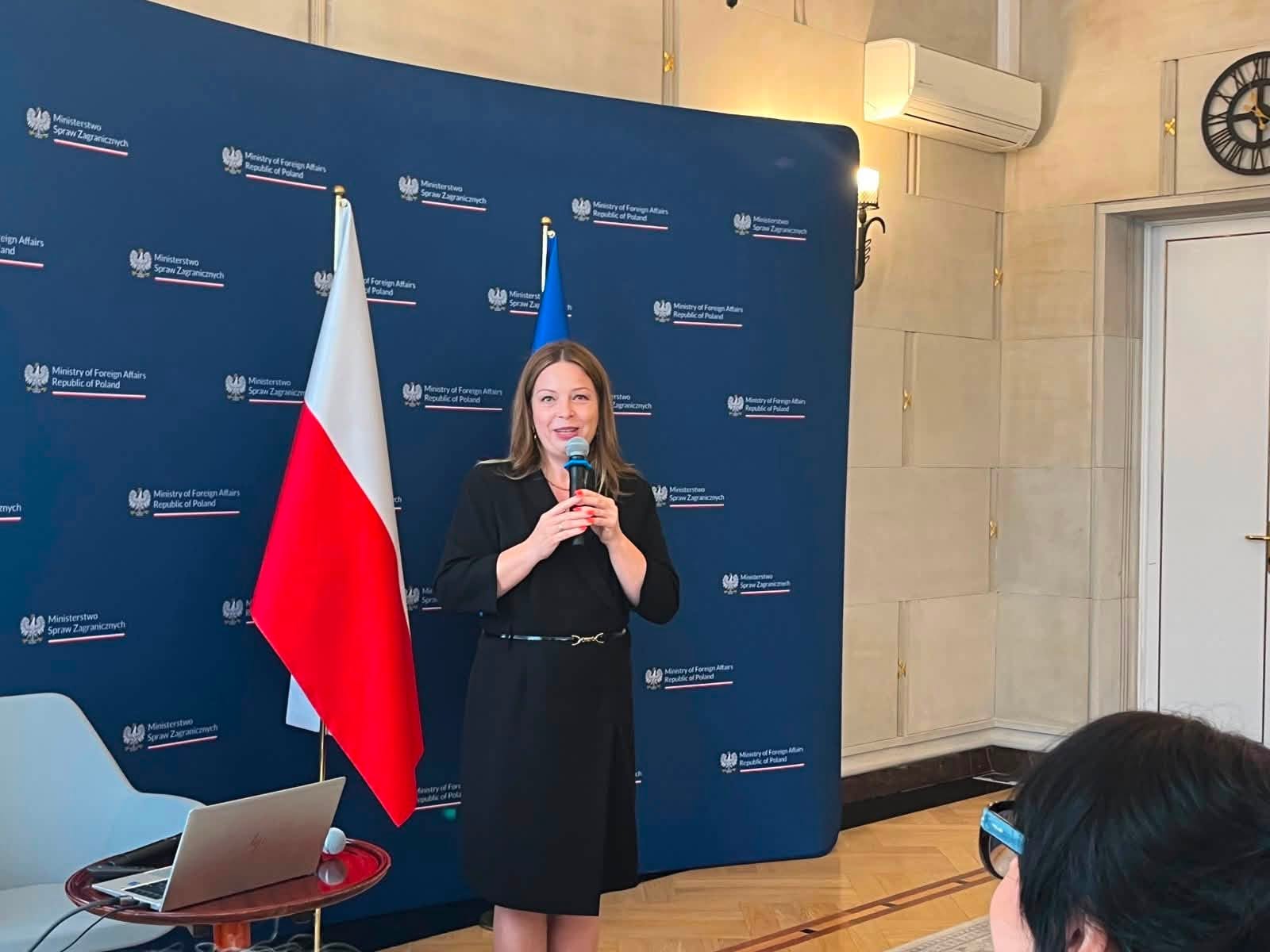 Na zdjęciu&nbsp;Oktawia Gorzeńska, wiceprezydentka Gdyni podczas spotkania w MSZ w Warszawie