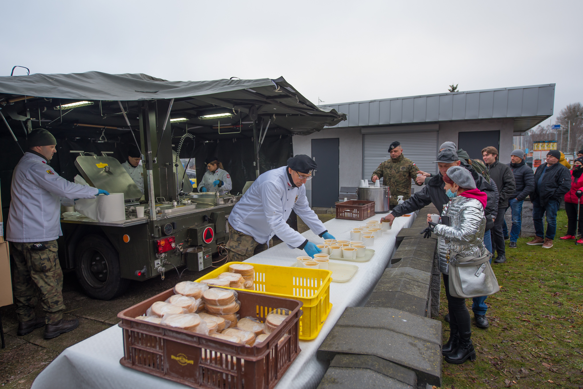 Wojskowa groch&oacute;wka podczas pikniku marynarskiego. Fot. Marynarka Wojenna