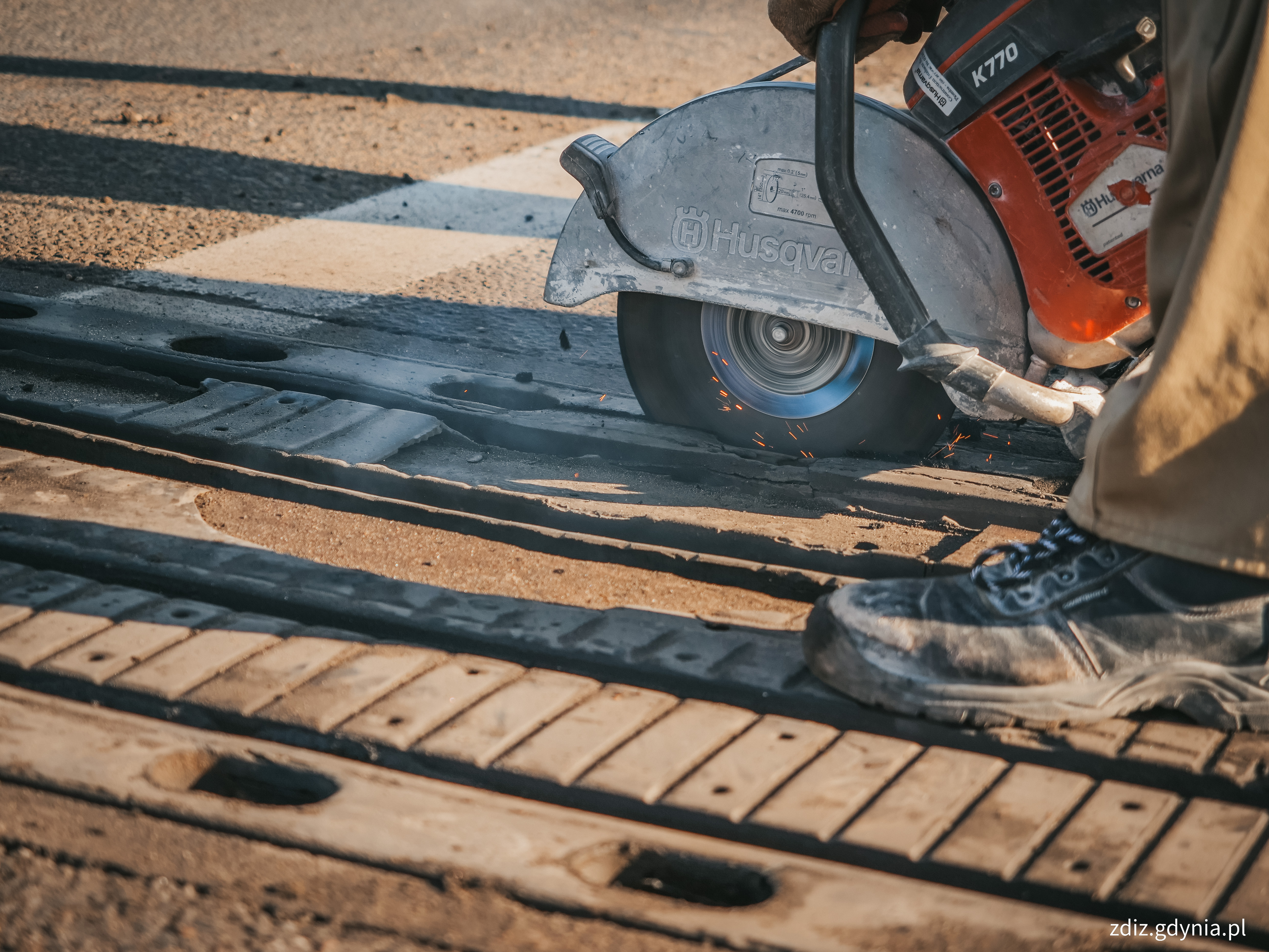 Demontaż uszkodzonej dylatacji. // fot. M. Mielewski