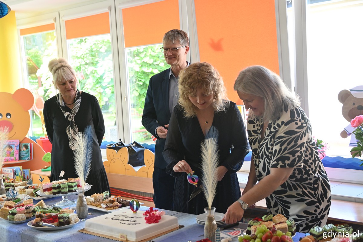 wiceprezydent Gdyni&nbsp;Rafał Geremek&nbsp;i naczelnik Wydziału Edukacji Urzędu Miasta Gdyni&nbsp;Iwona Tanewska.